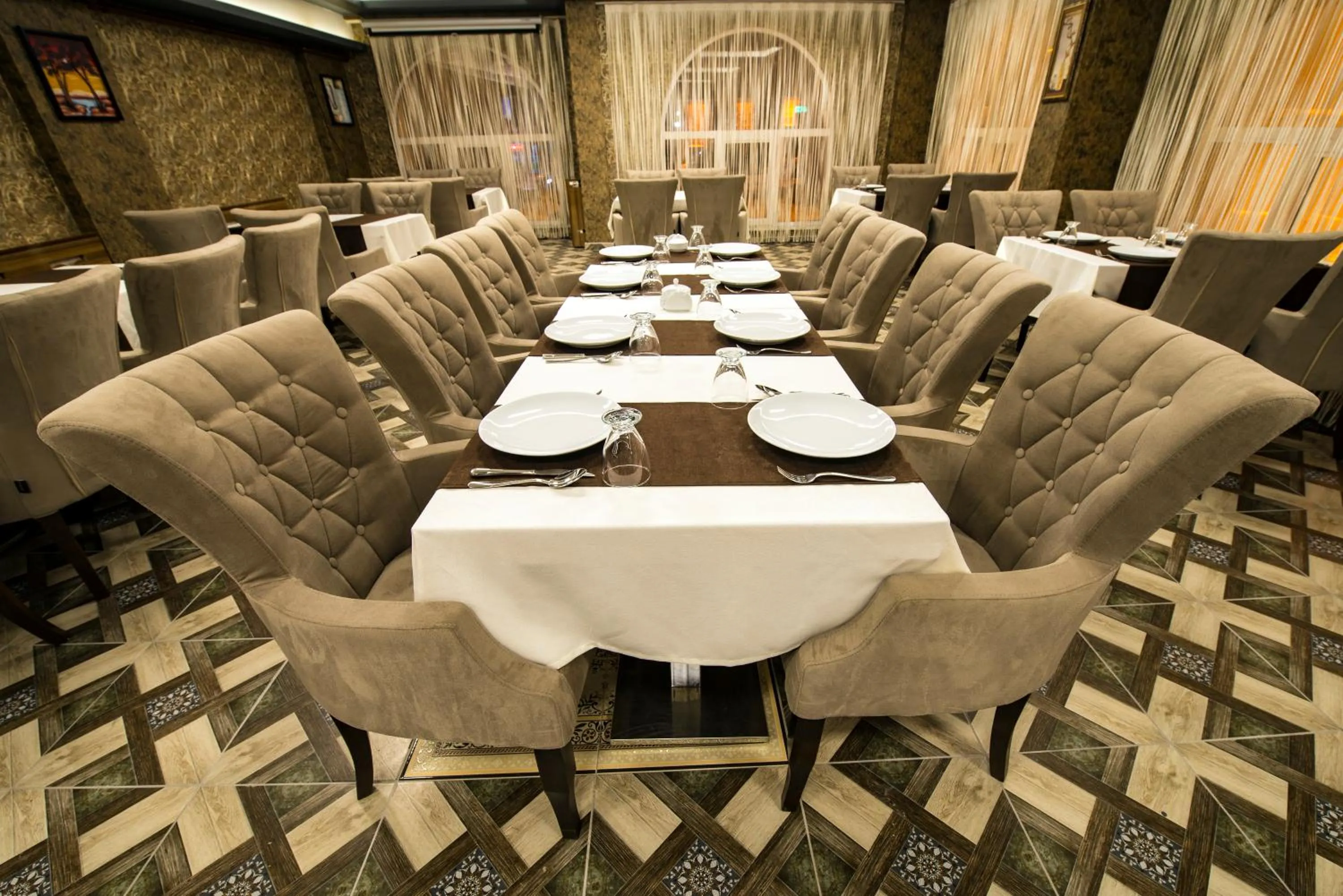 Food and drinks in Kars-i Si̇ri̇n Otel