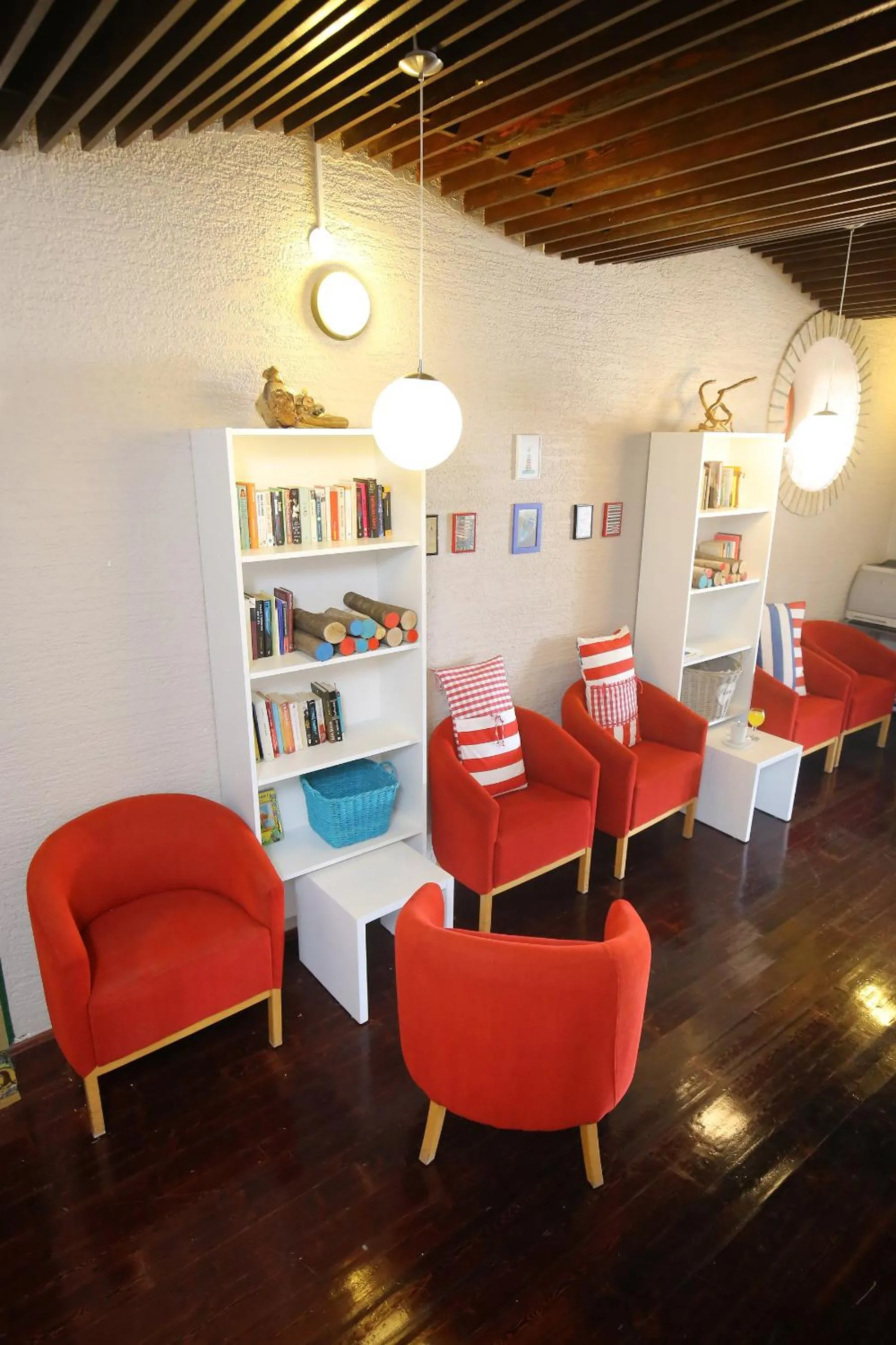Library in Hotel Delfin
