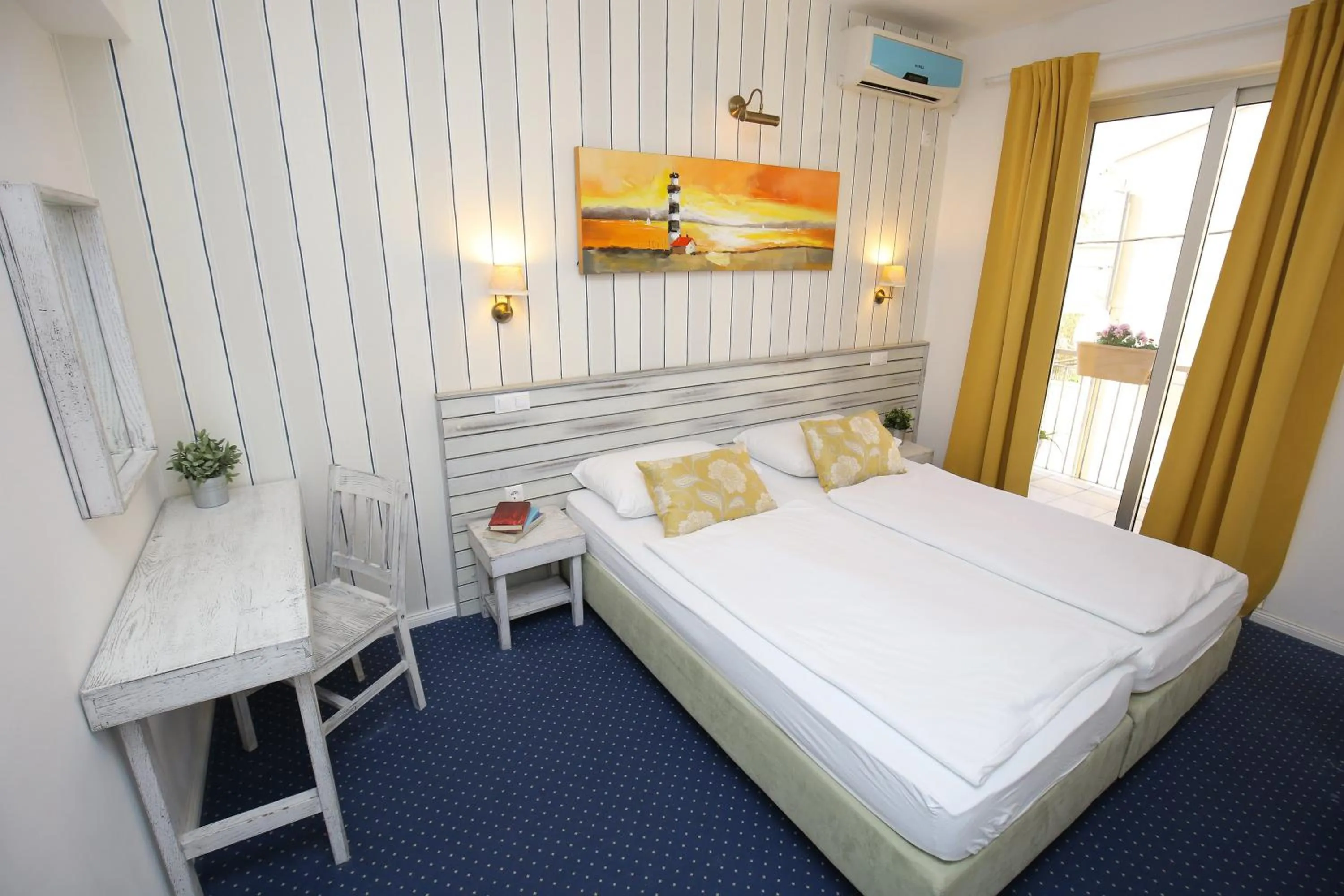 Photo of the whole room, Bed in Hotel Delfin