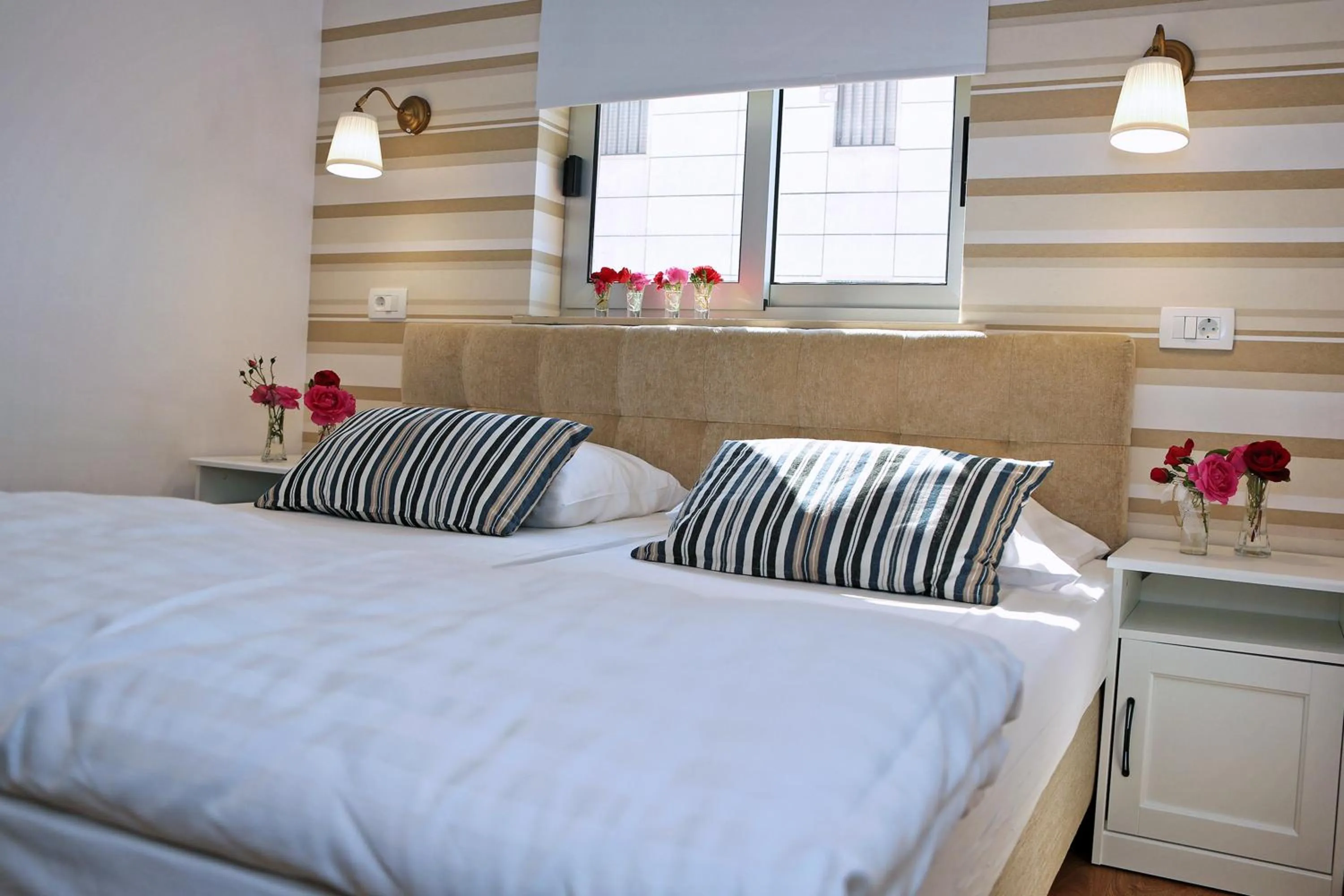 Bedroom, Bed in Hotel Delfin