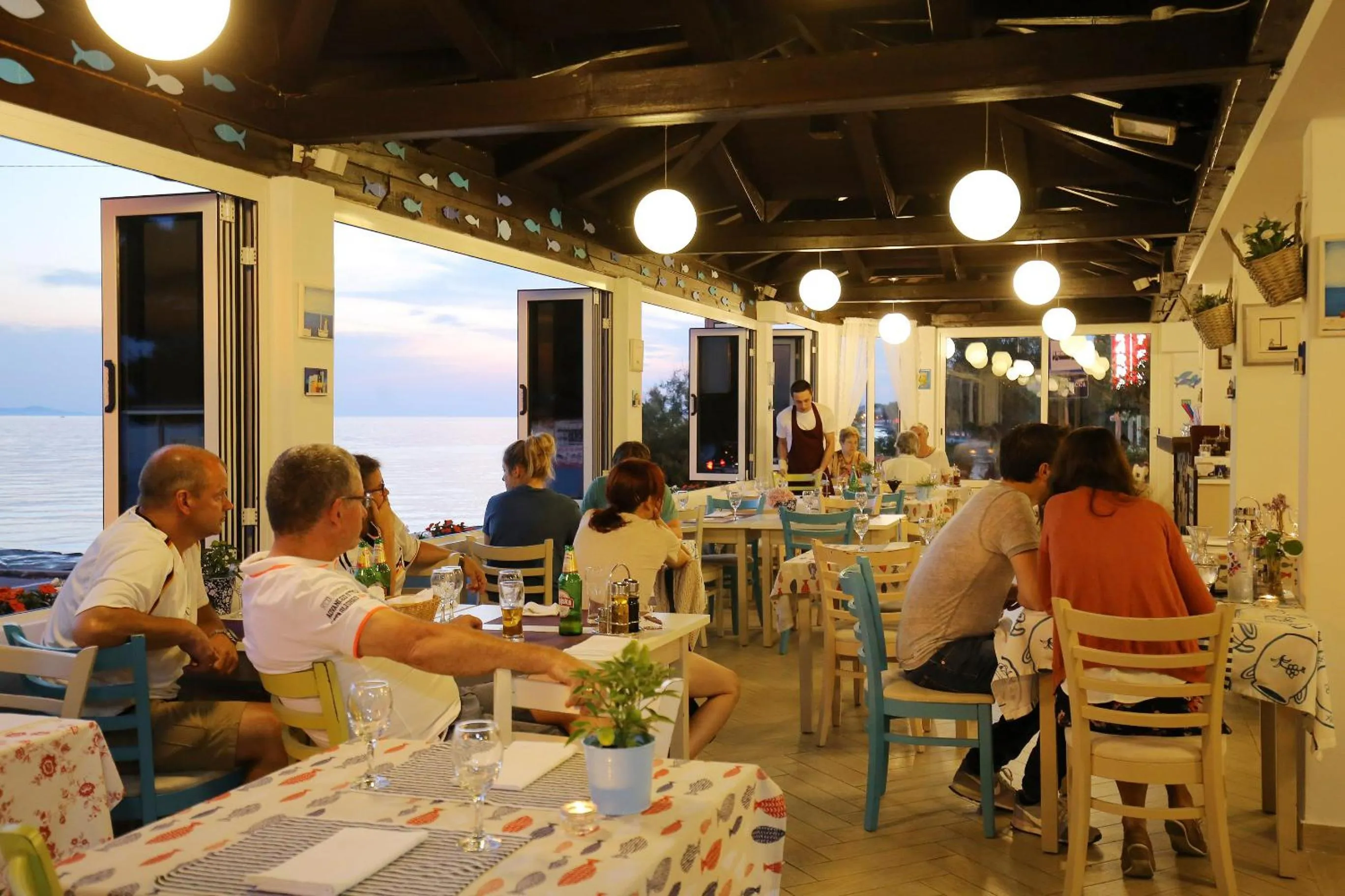 Restaurant/places to eat in Hotel Delfin