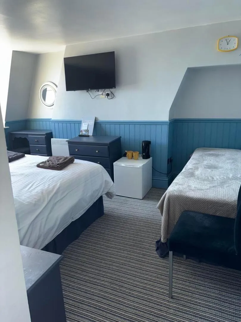 Sea view, Bed in The Leam Hotel