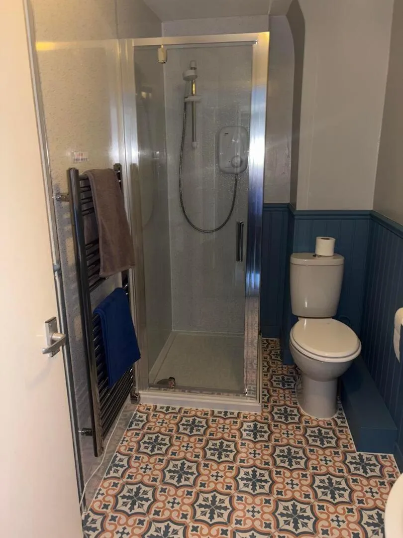 Shower in The Leam Hotel