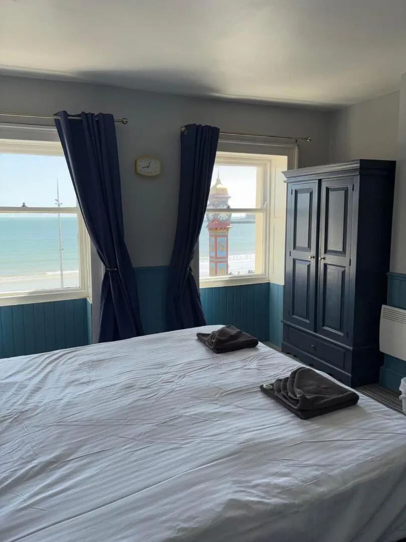 Sea view, Bed in The Leam Hotel