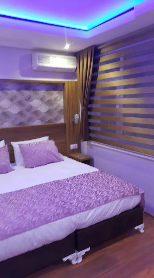 Bed in Göznur Otel