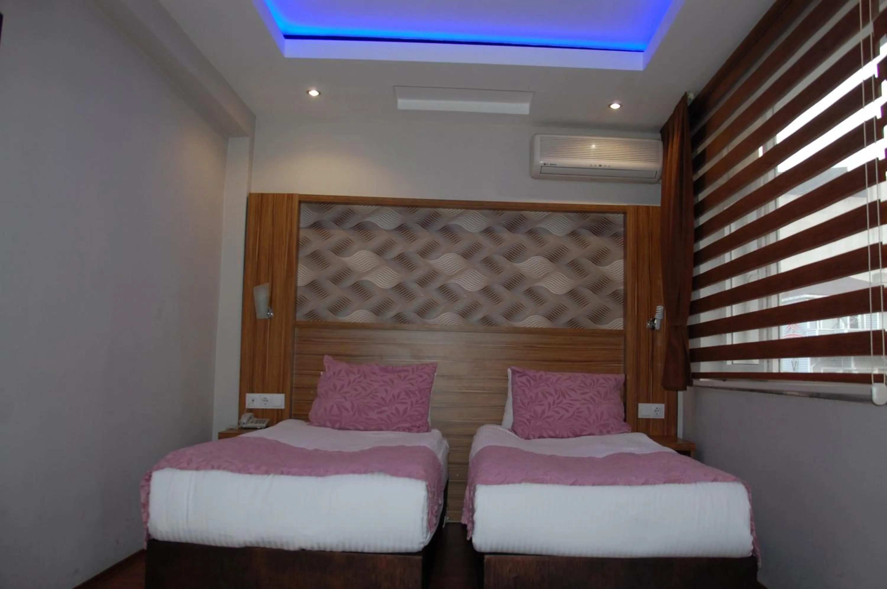 Living room, Bed in Göznur Otel