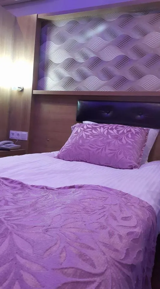 Bed in Göznur Otel