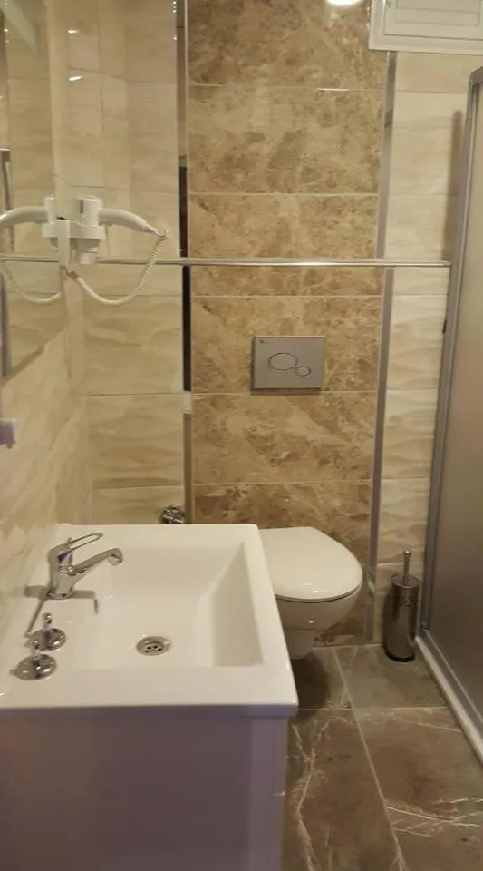 Bathroom in Göznur Otel