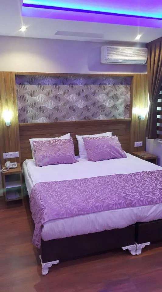 Bed in Göznur Otel