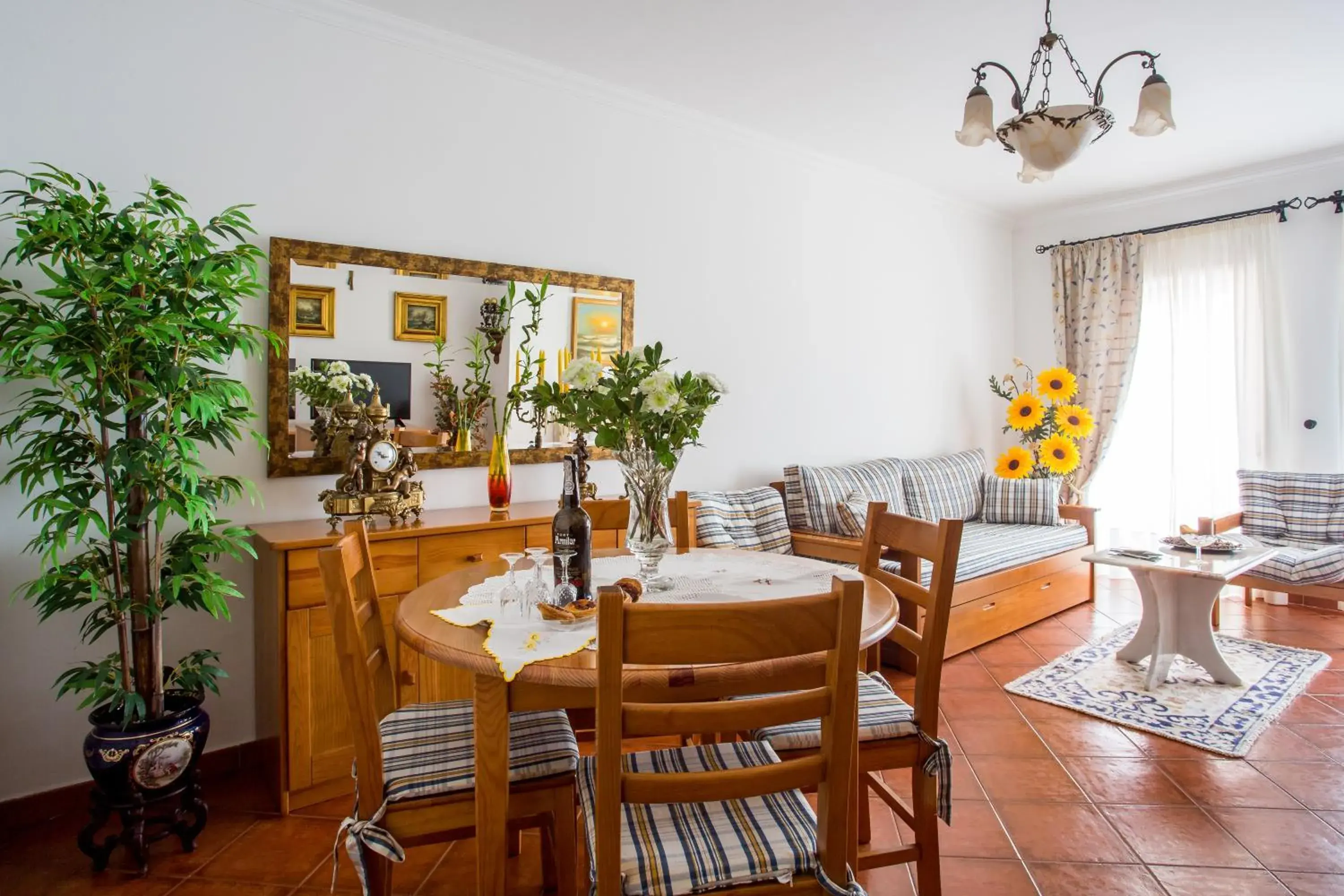 Elegant Sea View Apartment Elegant Sea View Apartment