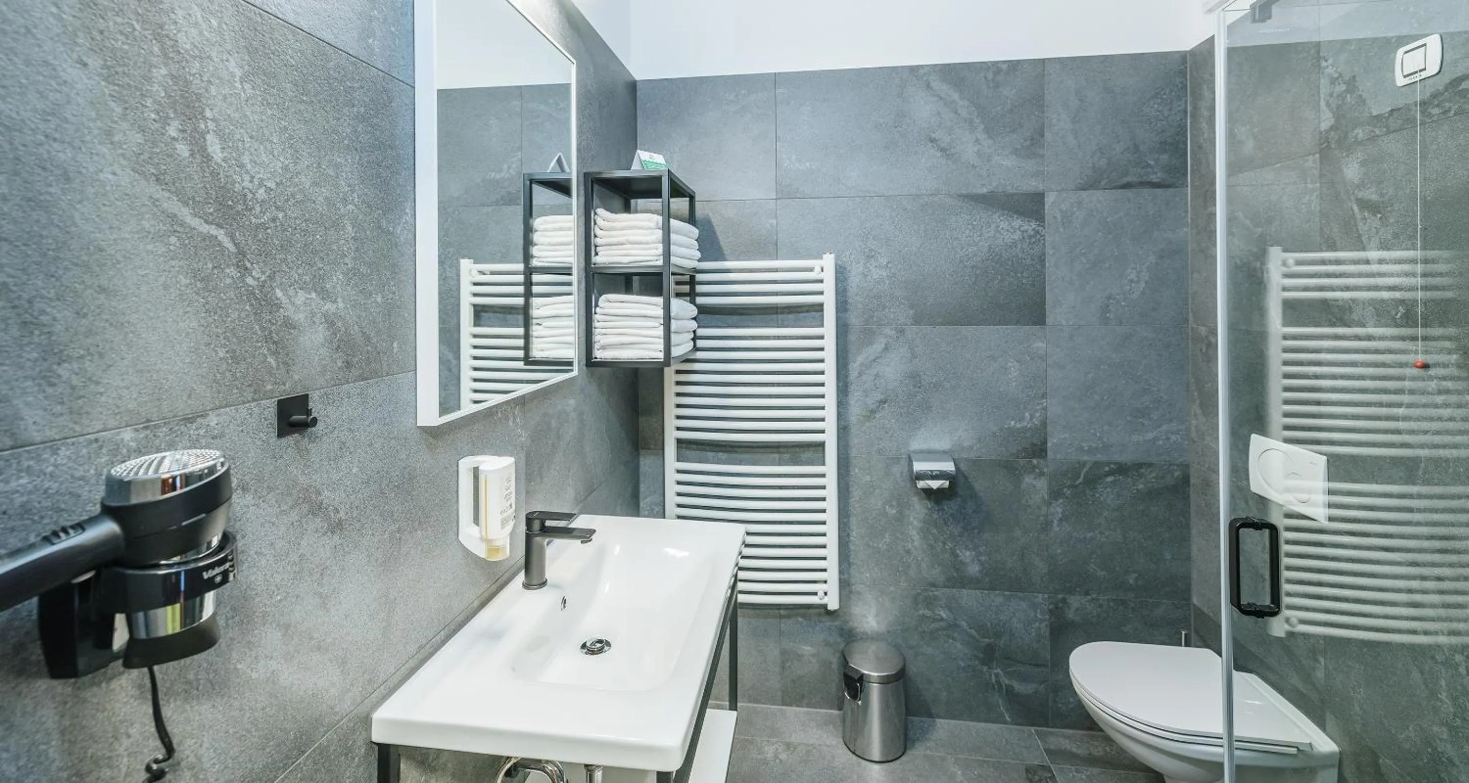 Shower in Best Western Airport Hotel Stella