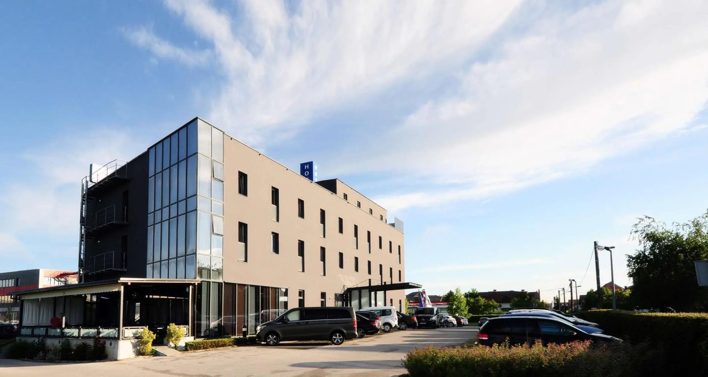 Property building in Best Western Airport Hotel Stella Property building in Best Western Airport Hotel Stella