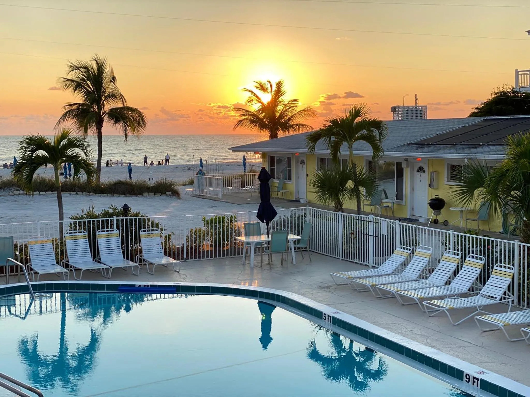White Sands Beach Resort - Anna Maria Island