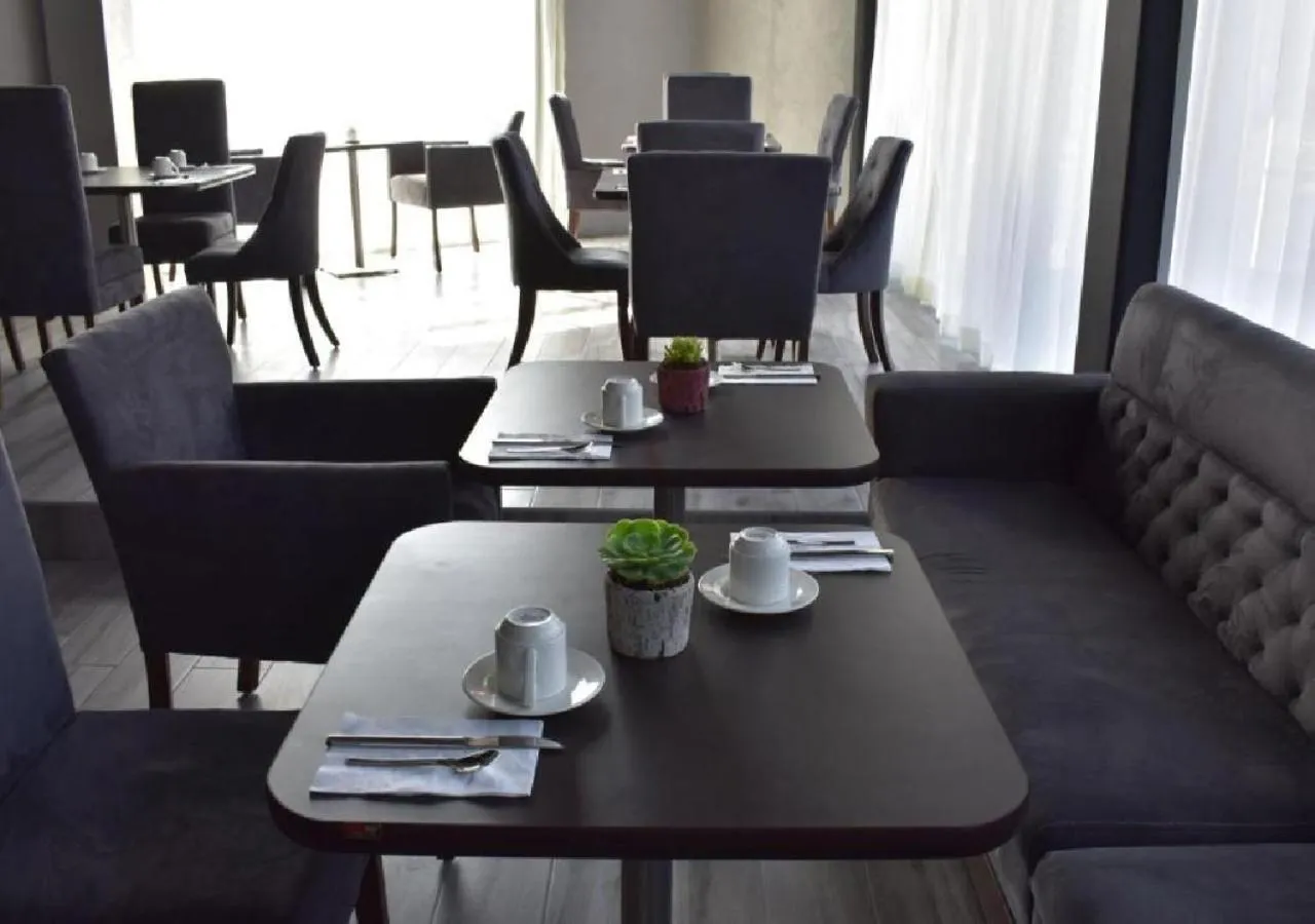 Restaurant/places to eat in ESDUMA HK HOTEL Pachuca