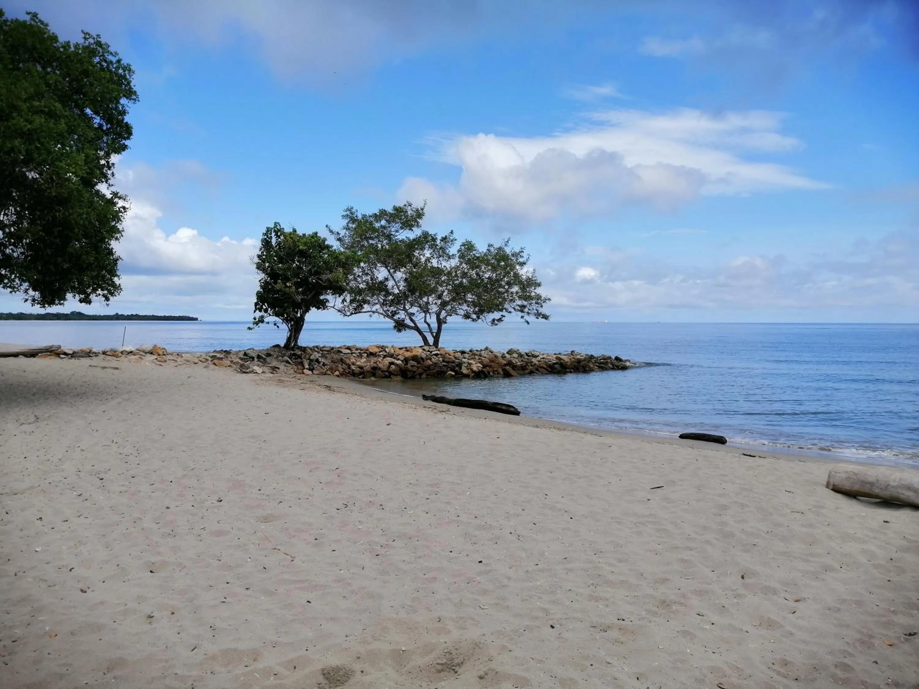 Beach in Cabaña Los Cristales Coveñas by Amauna