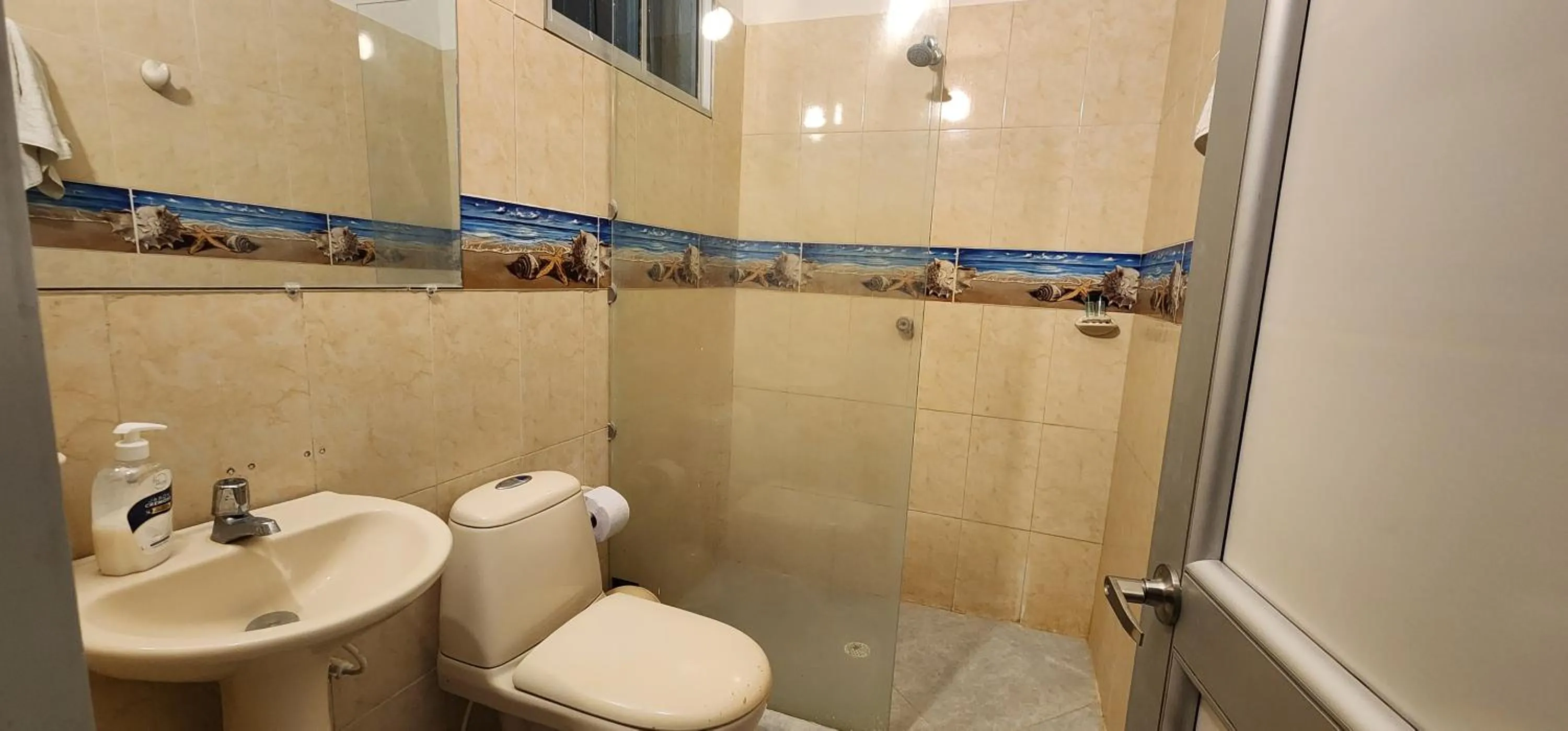 Bathroom in Cabaña Los Cristales Coveñas by Amauna