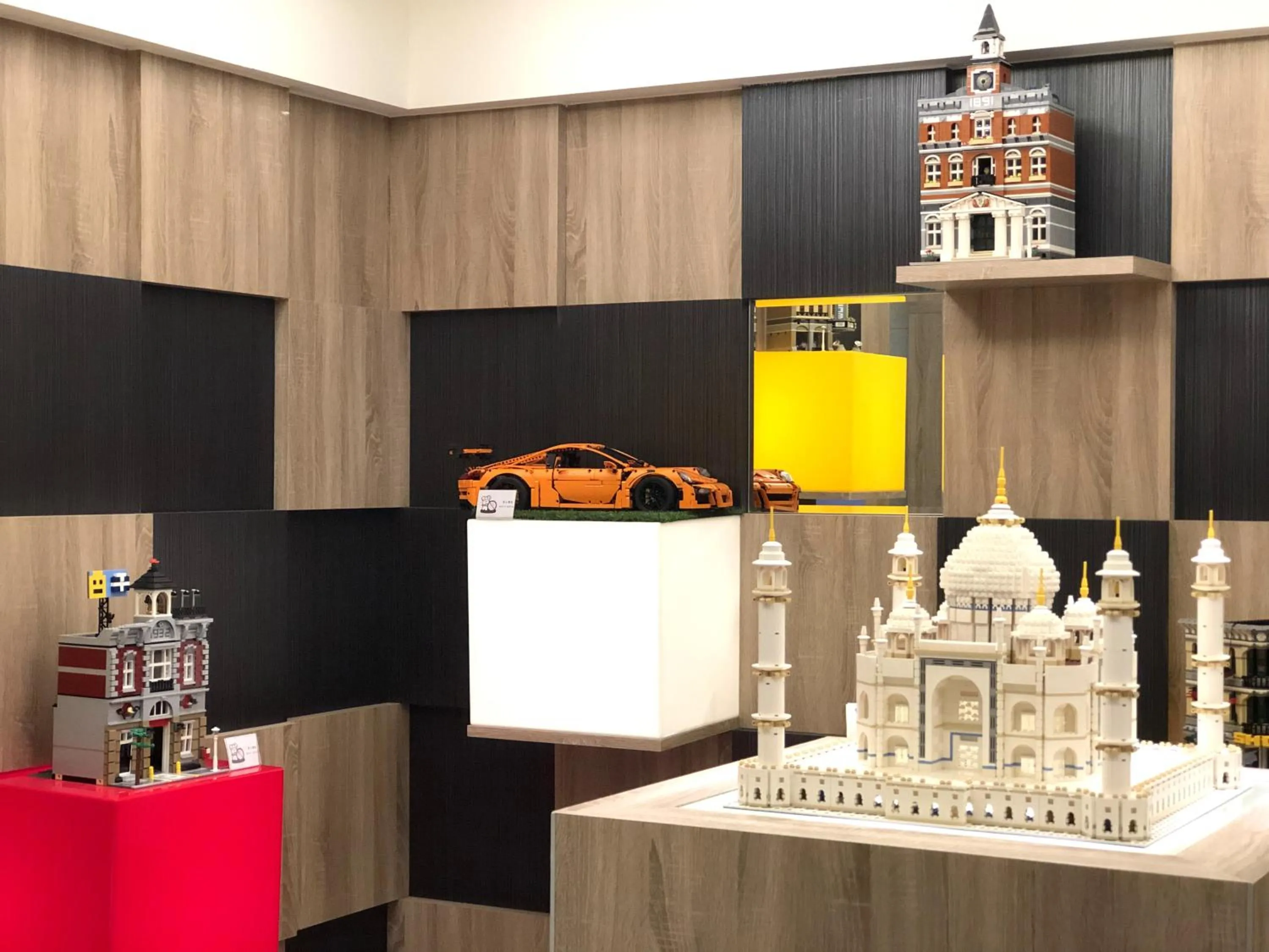 Communal lounge/ TV room in Fairytale Yi Su Hotspring Hotel