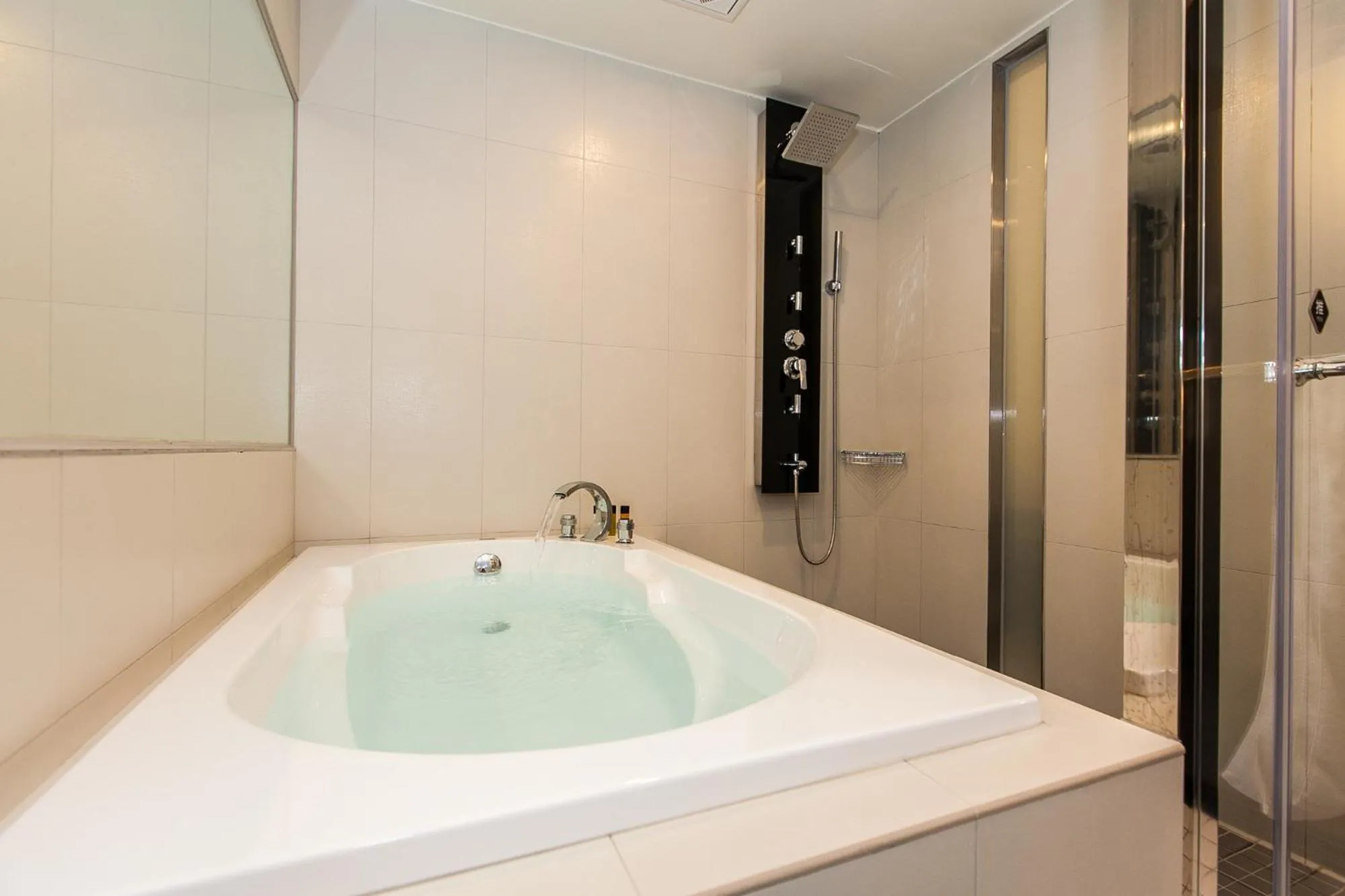 Bathroom in Fairytale Yi Su Hotspring Hotel