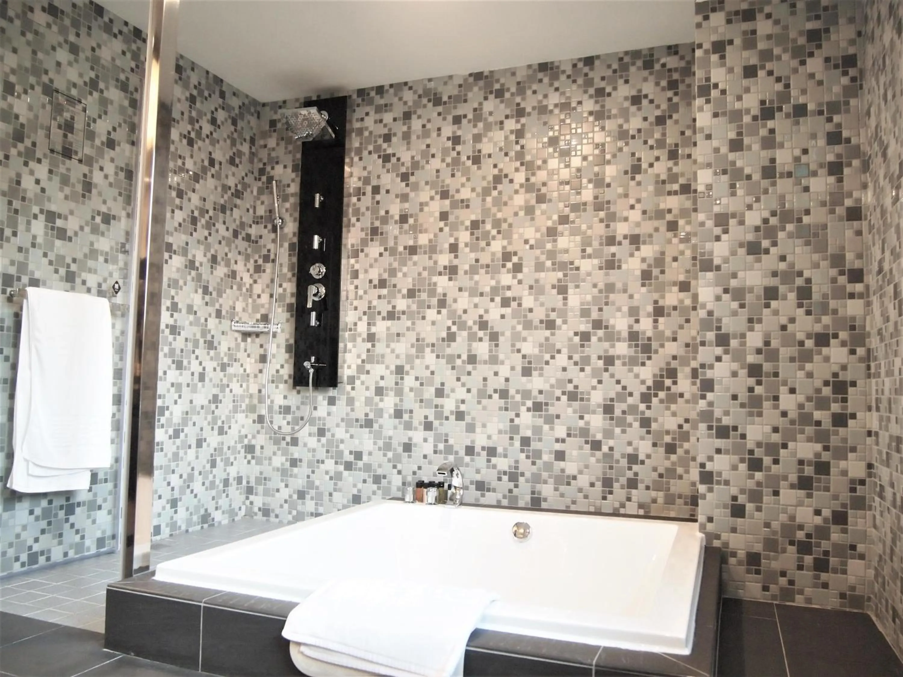 Shower in Fairytale Yi Su Hotspring Hotel