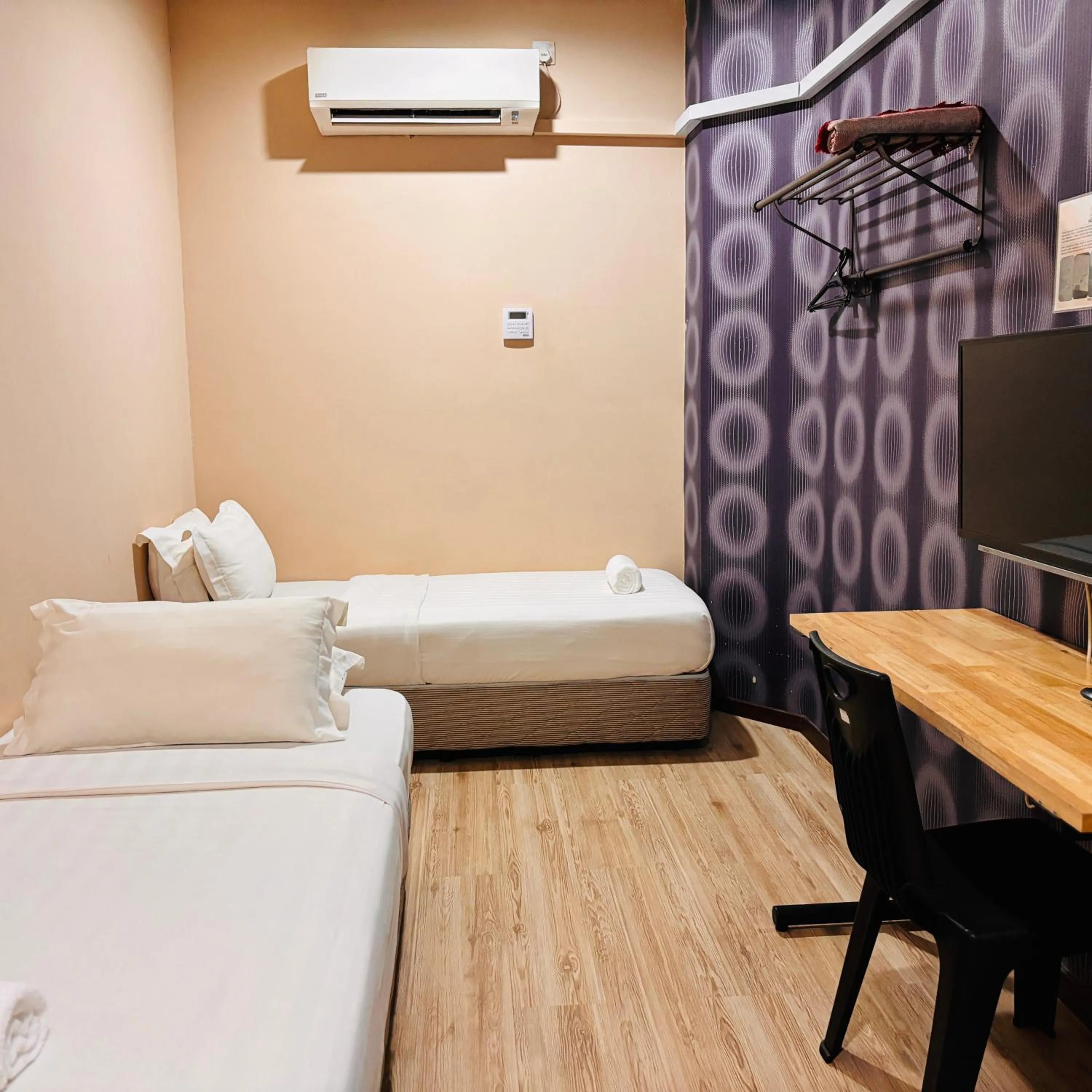 Bed in Ada Hotel & Apartment