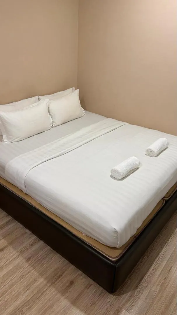 Bed in Ada Hotel & Apartment