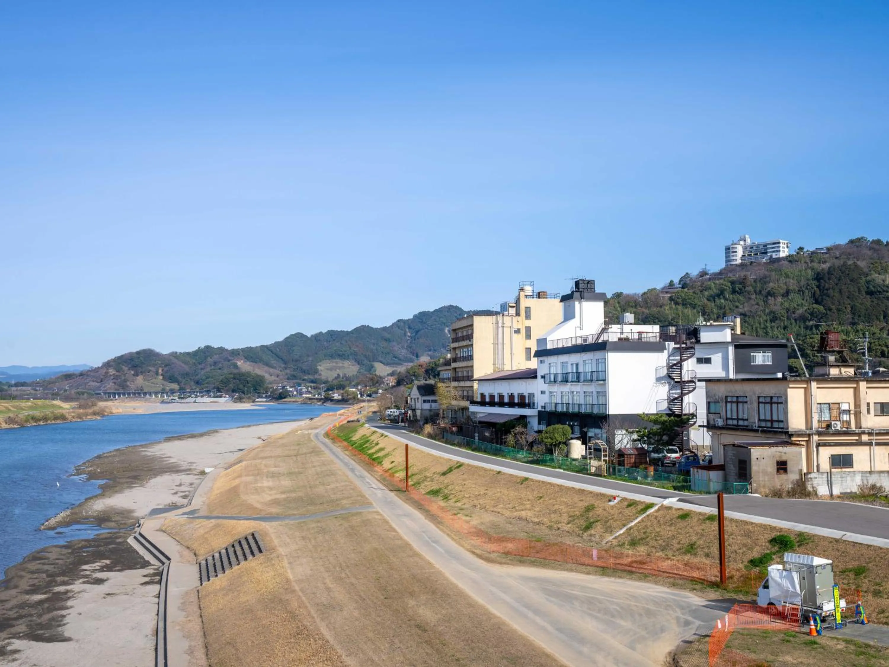 Property building in Enmeikan