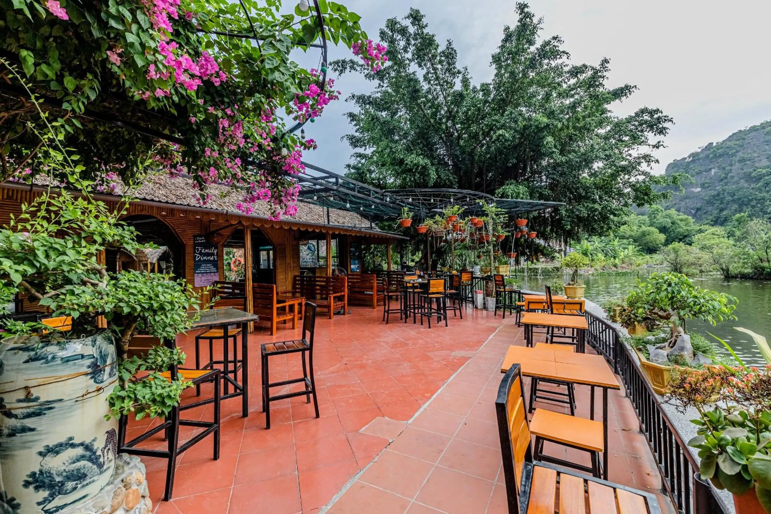 Dining area in Tam Coc Bungalow