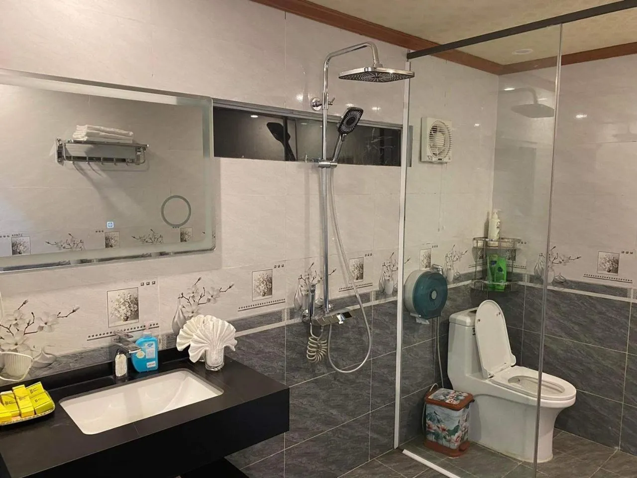 Shower in Tam Coc Bungalow