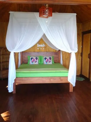 Bed in Nini's Beach Bungalows