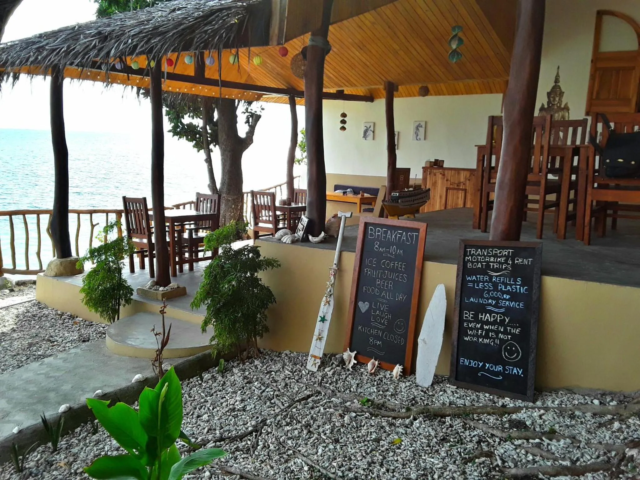 Restaurant/places to eat in Nini's Beach Bungalows