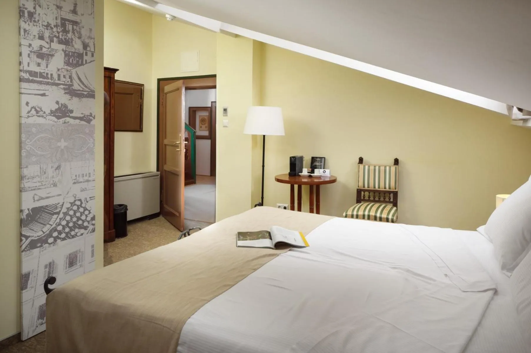 Bed in Hotel Angelo d'Oro