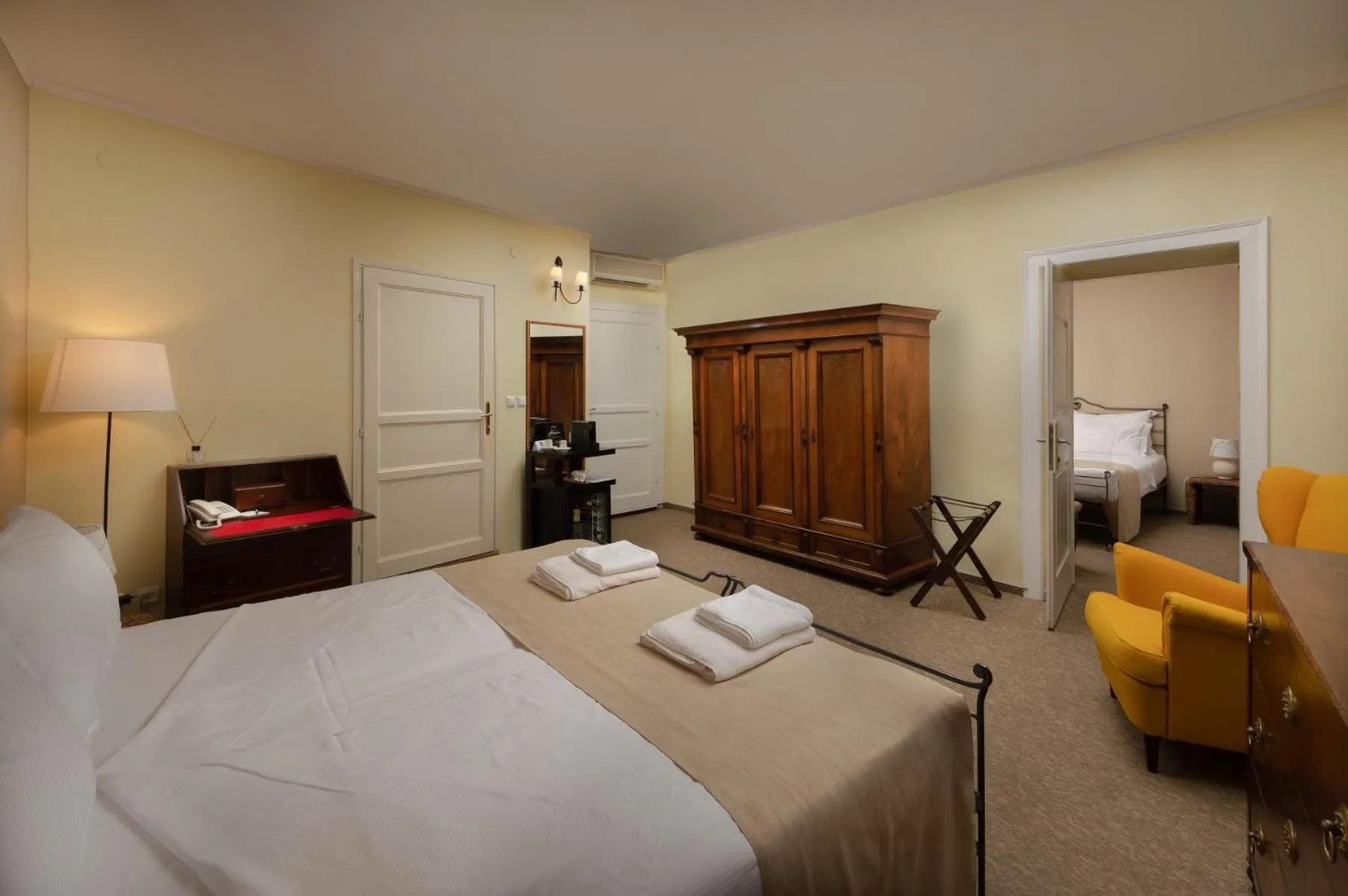 Bed in Hotel Angelo d'Oro