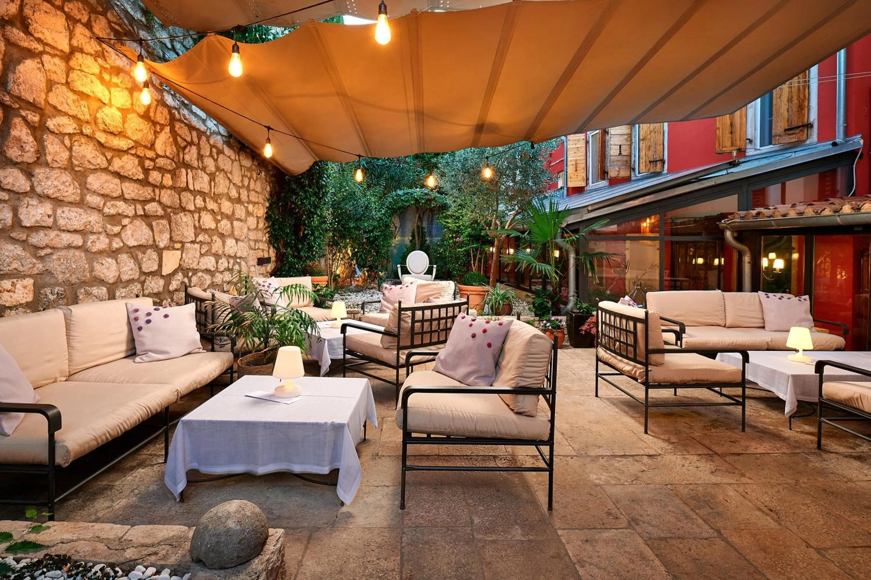 Patio in Hotel Angelo d'Oro
