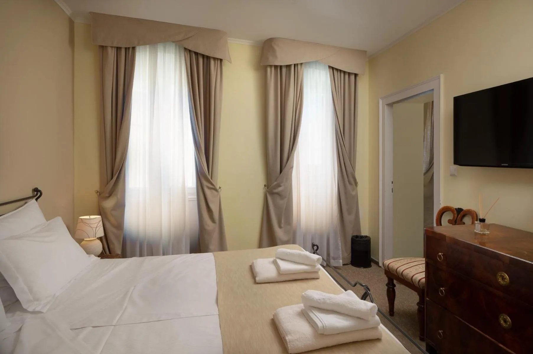 Bed in Hotel Angelo d'Oro