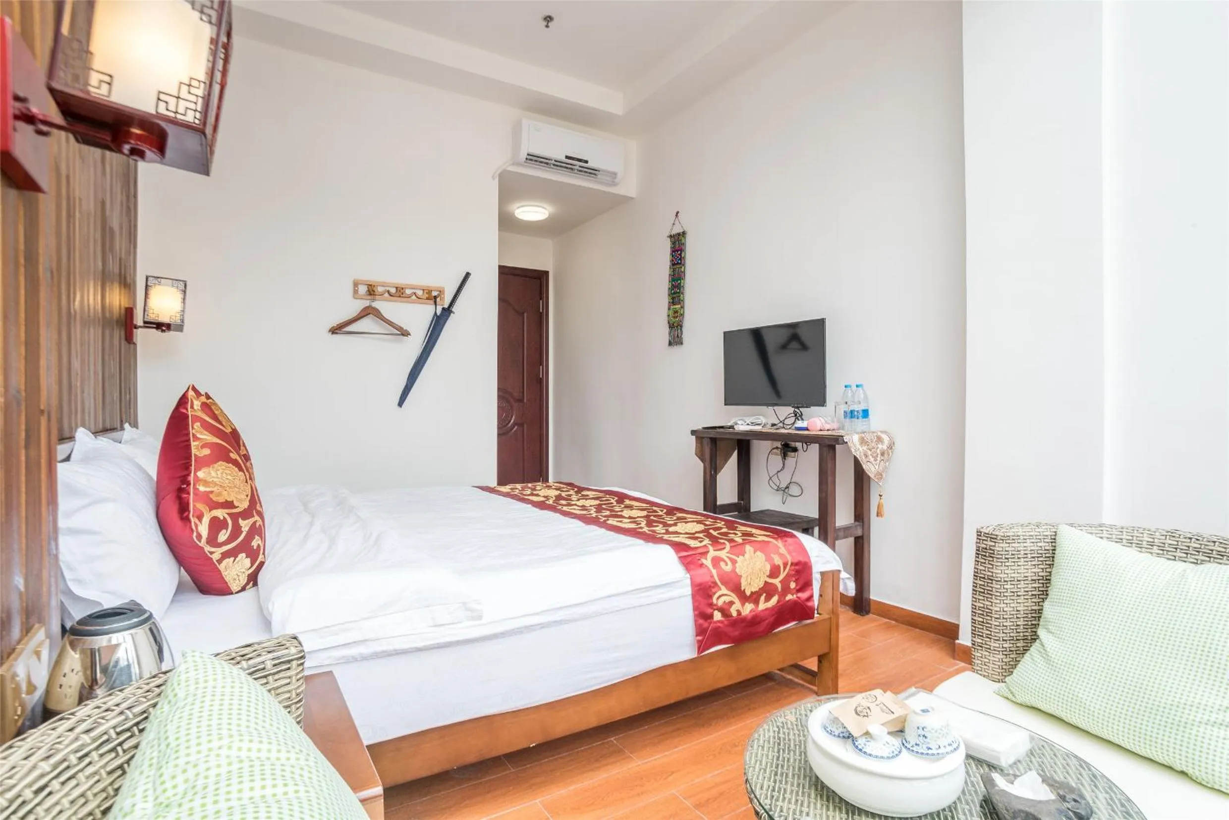 Photo of the whole room, Bed in Chaozhou Hello Inn