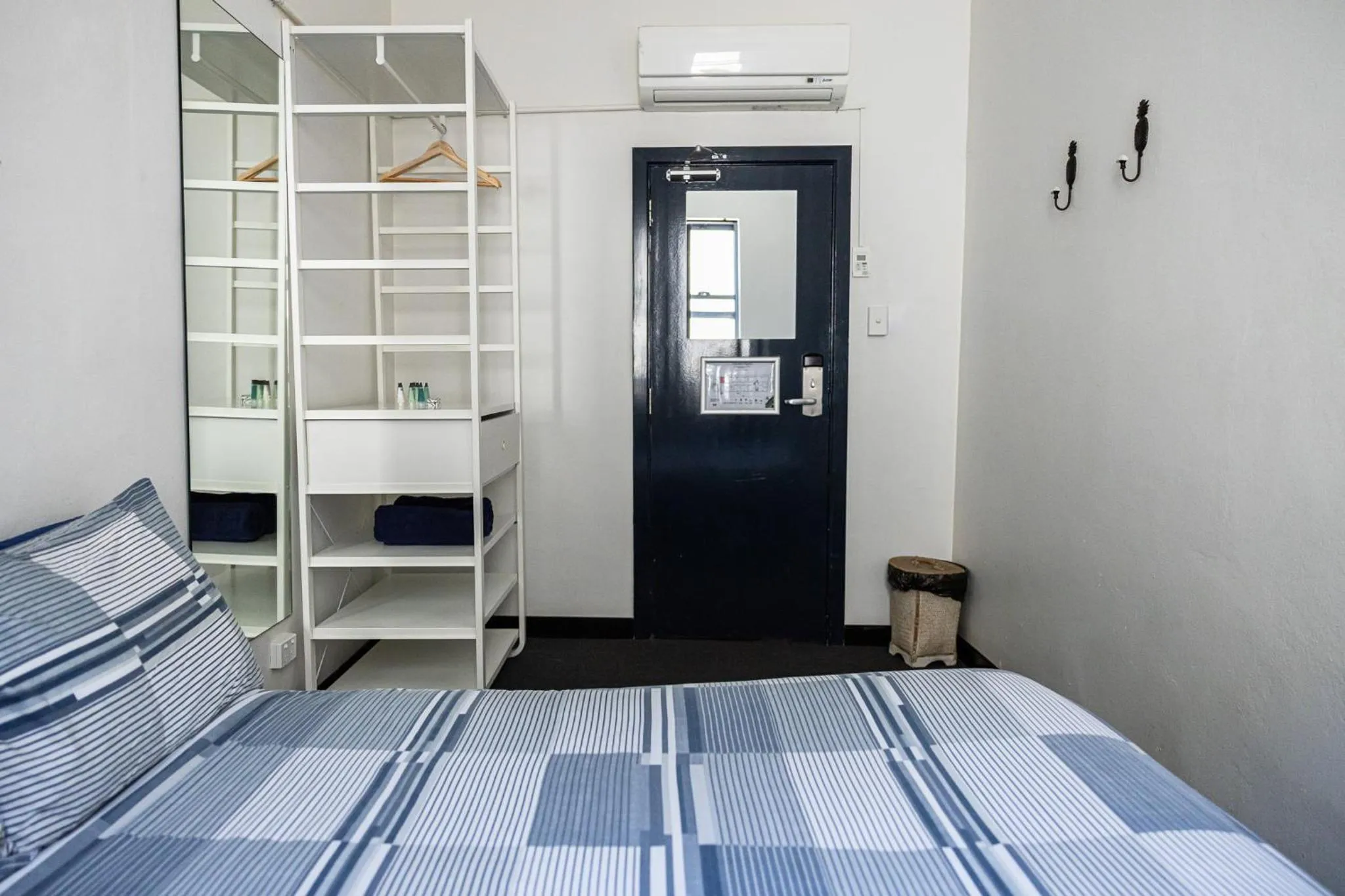 Photo of the whole room, Bed in Wake Up! Bondi Beach