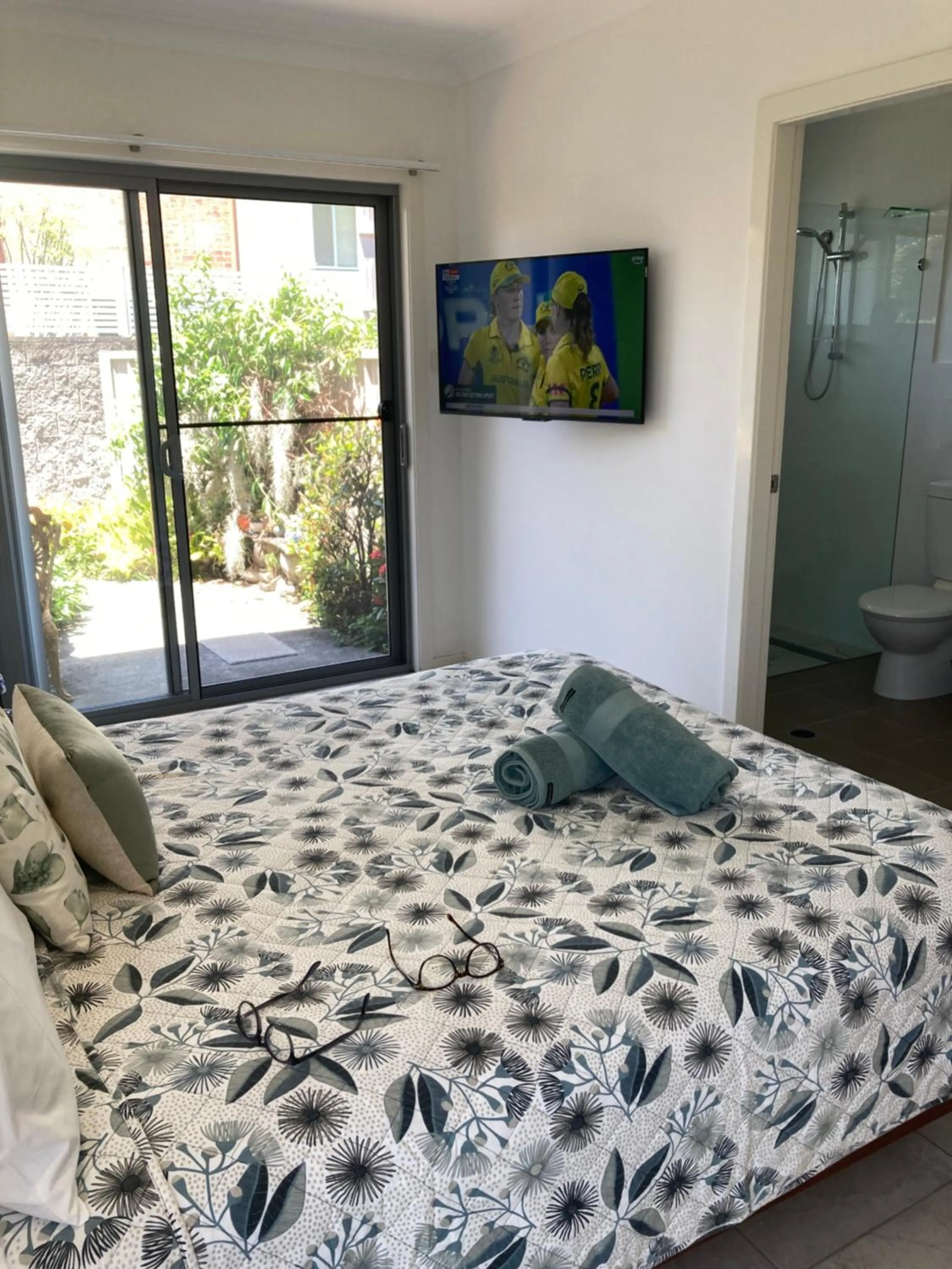 Bed in Coffs Jetty BnB