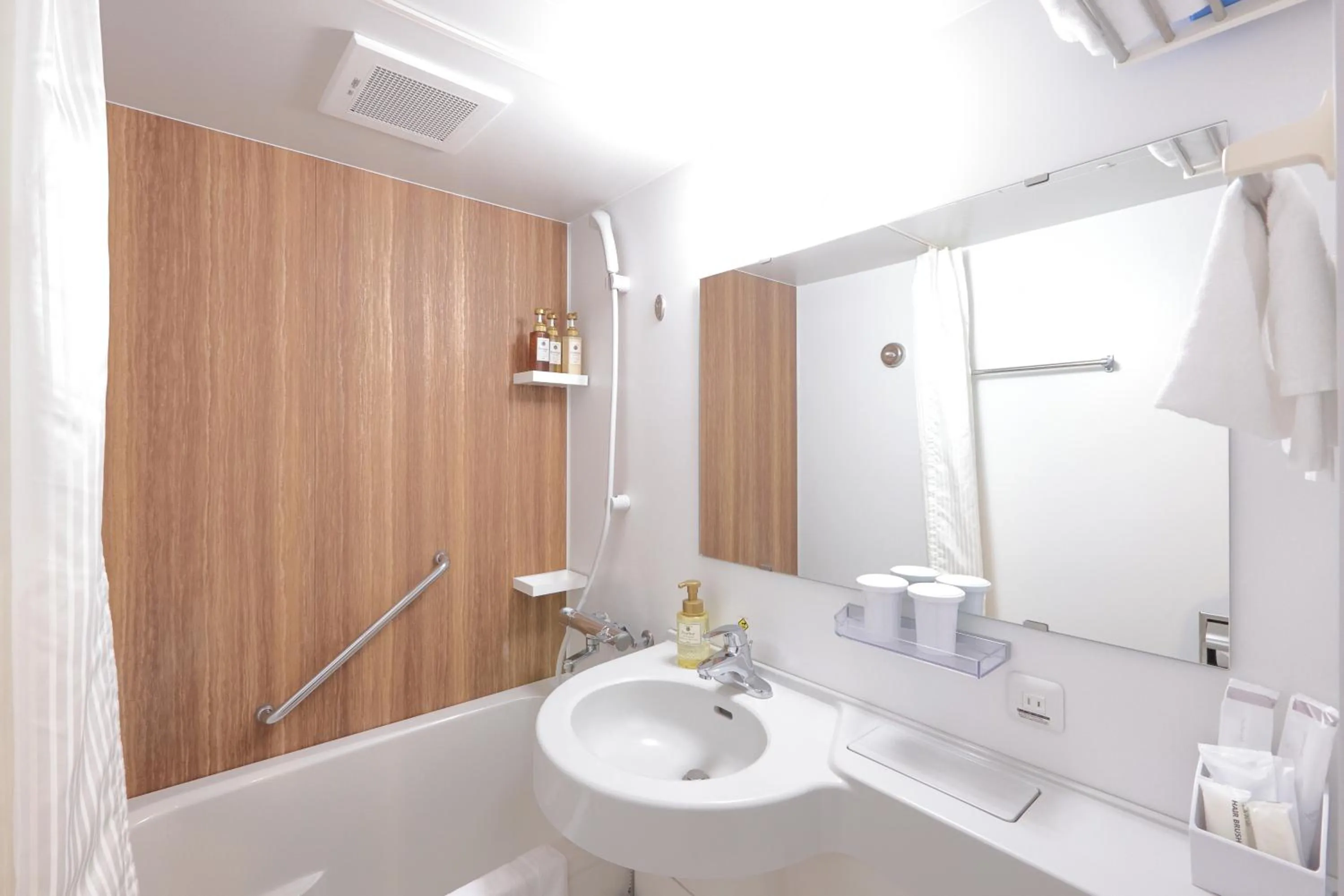 Shower in Shinsaibashi Grand Hotel Osaka