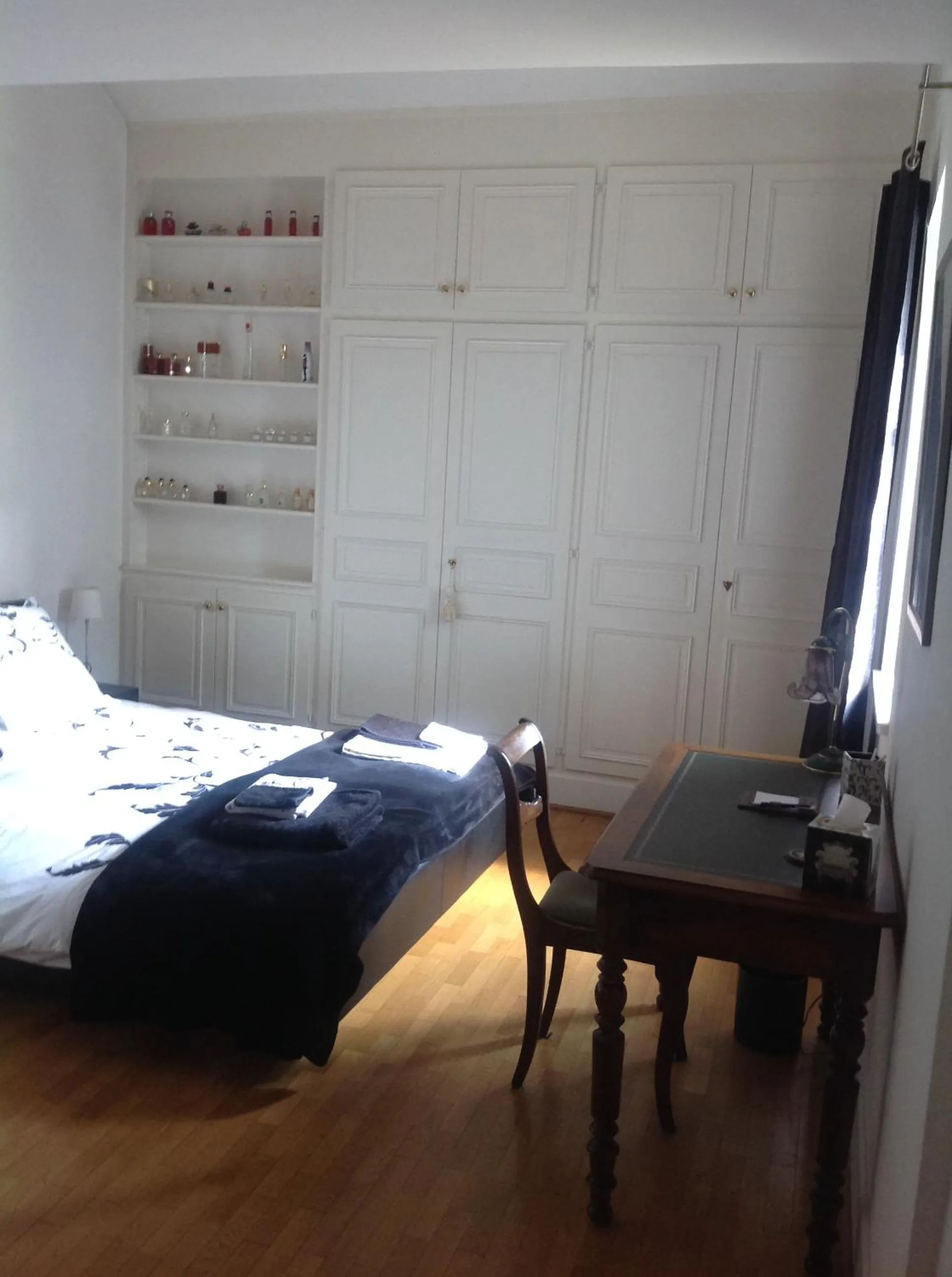 Bedroom, Bed in Charming Geneva