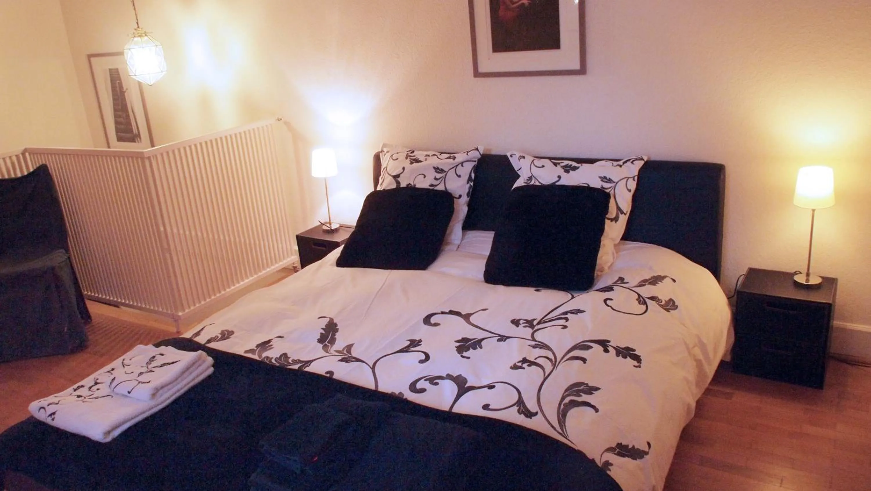 Bedroom, Bed in Charming Geneva