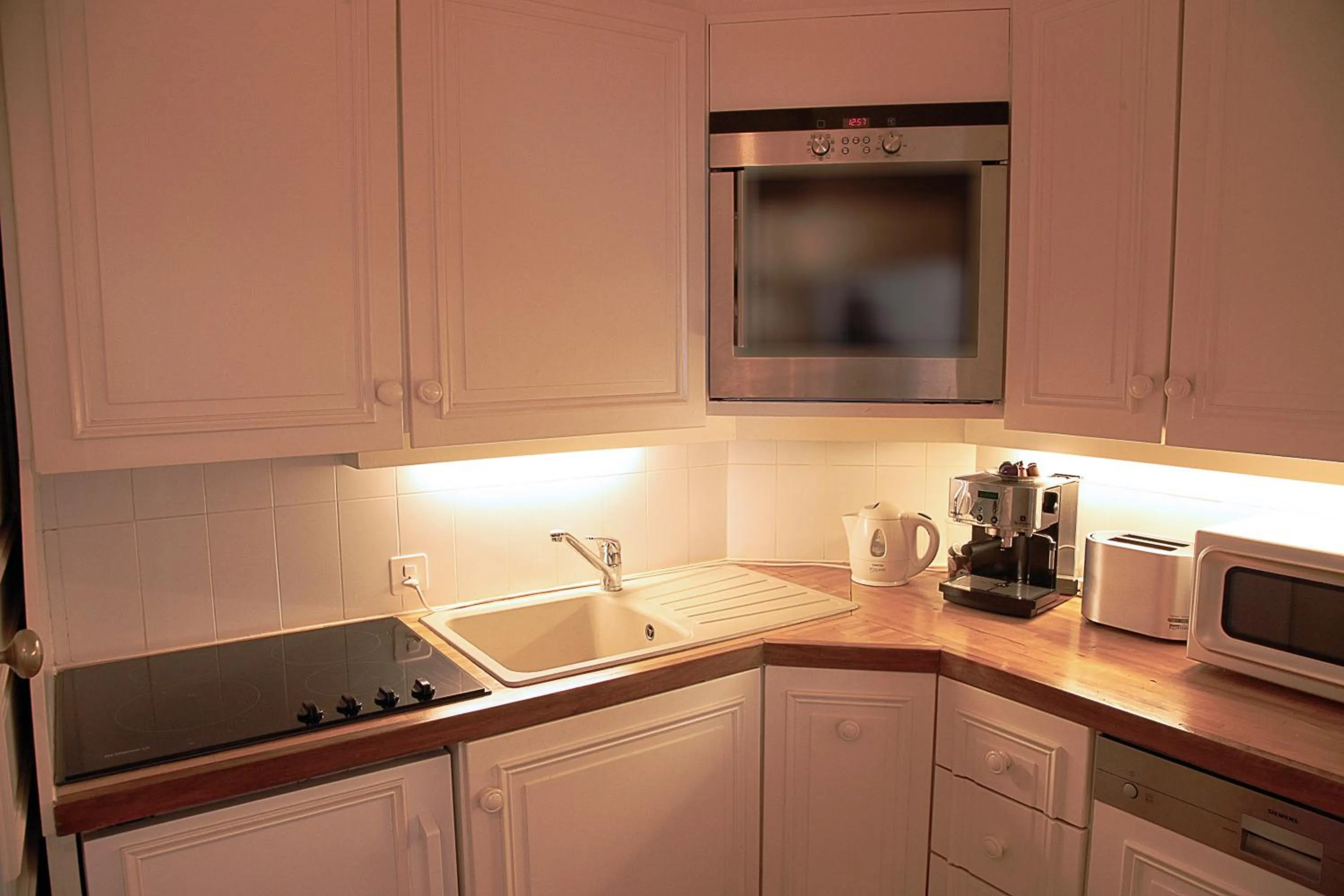 Kitchen or kitchenette in Charming Geneva