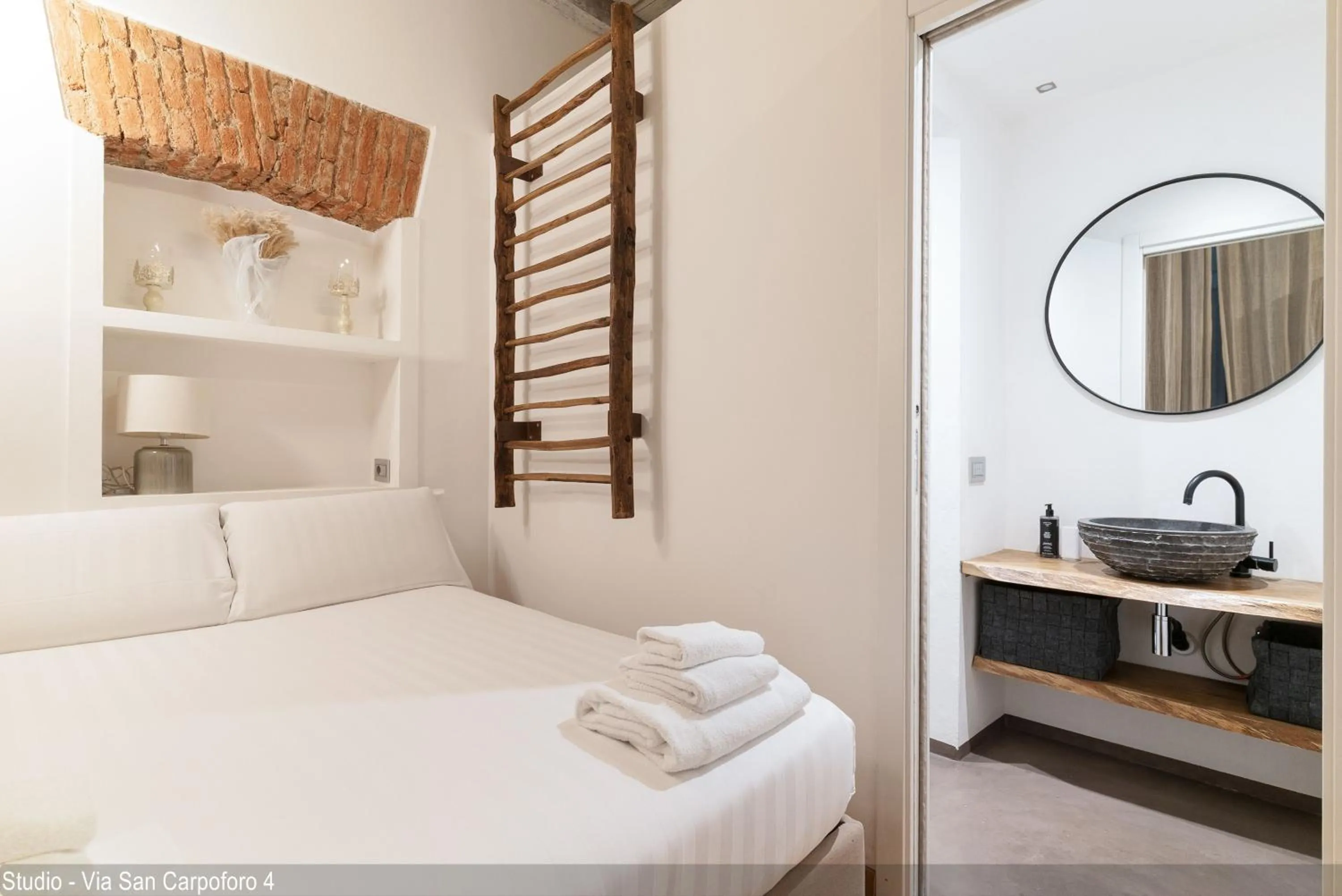 Photo of the whole room, Bed in Brera Apartments