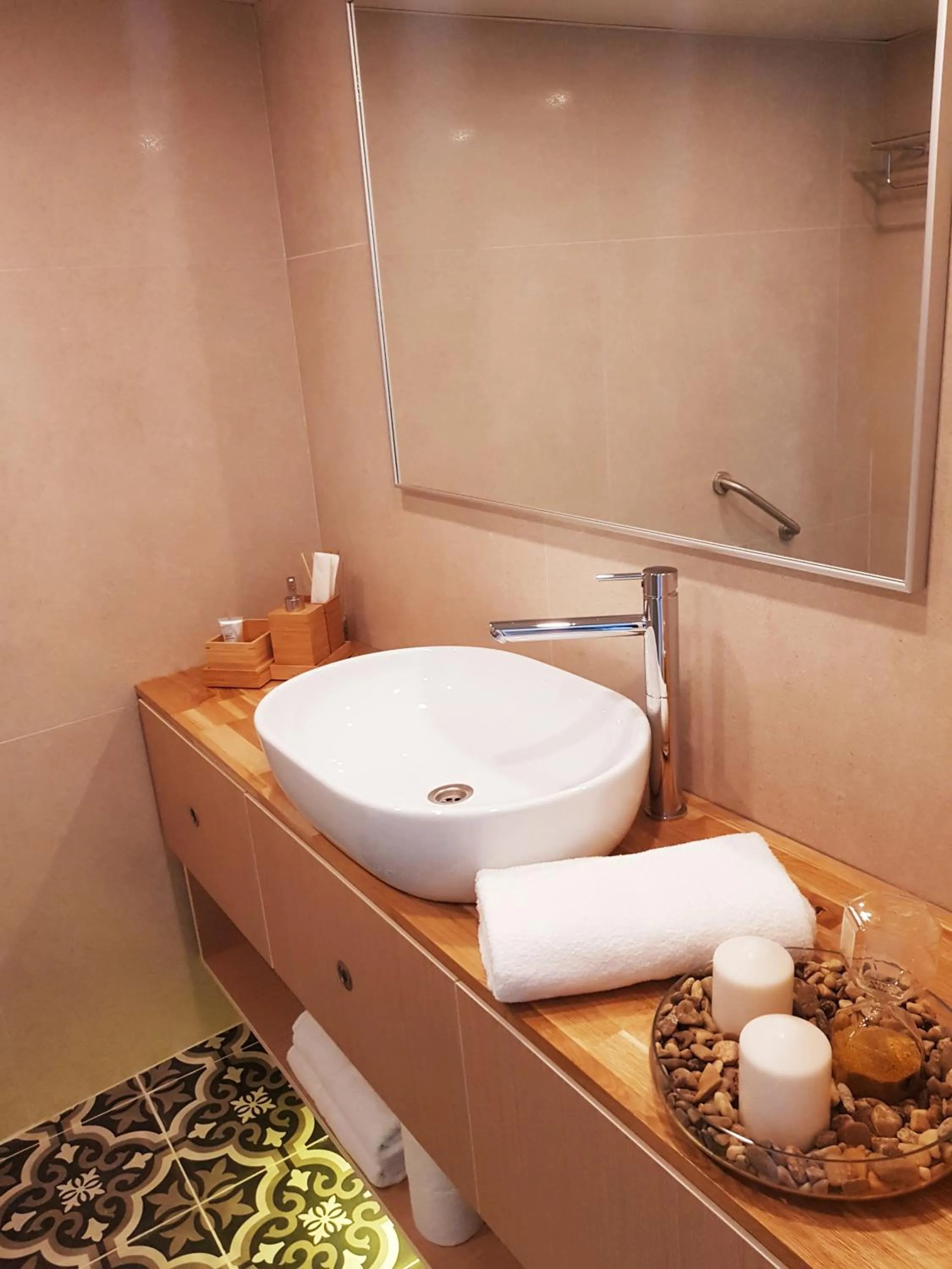 Shower in Neot Golf, Ziv's Place