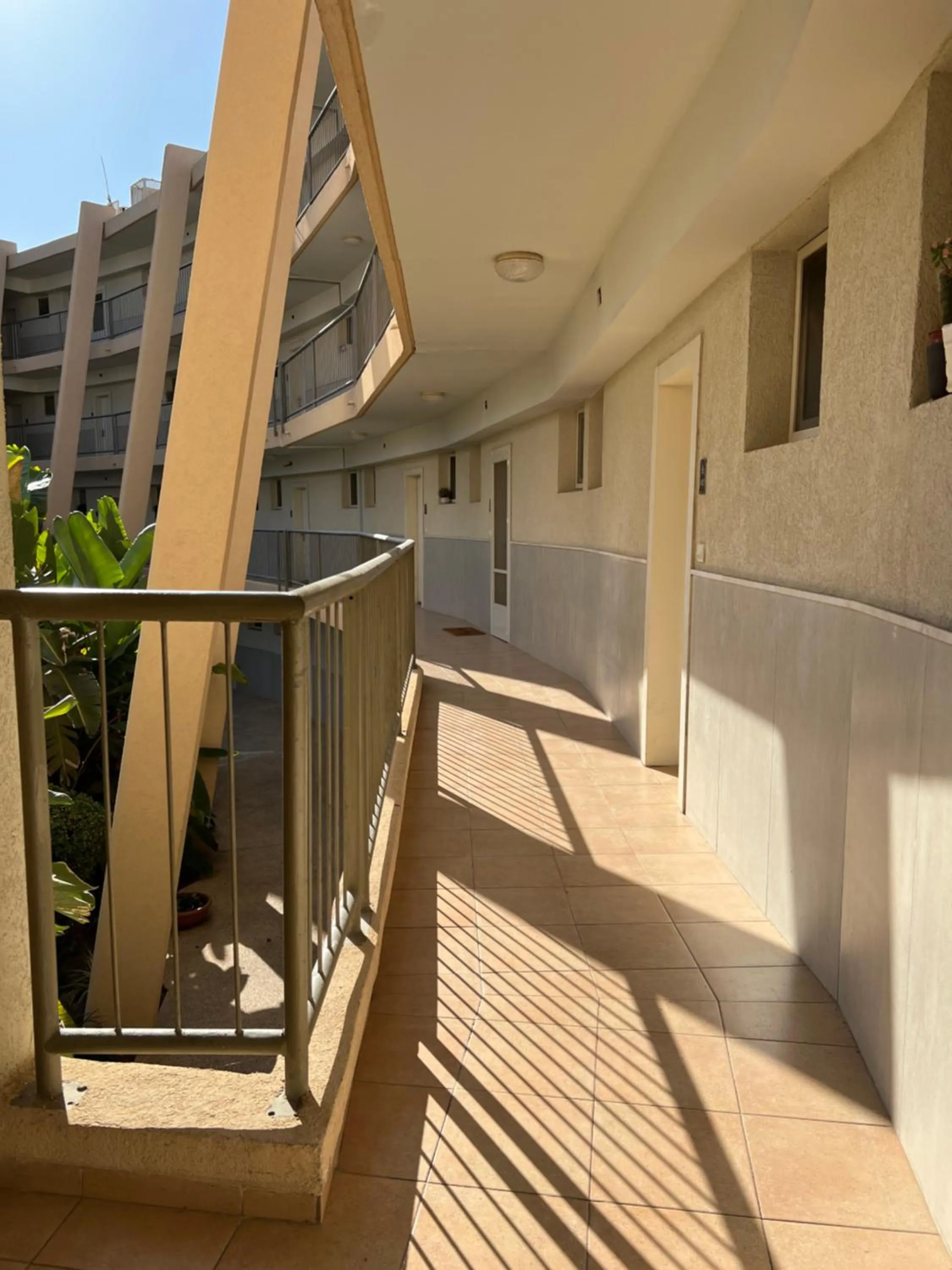 Neot Golf, Ziv's Place