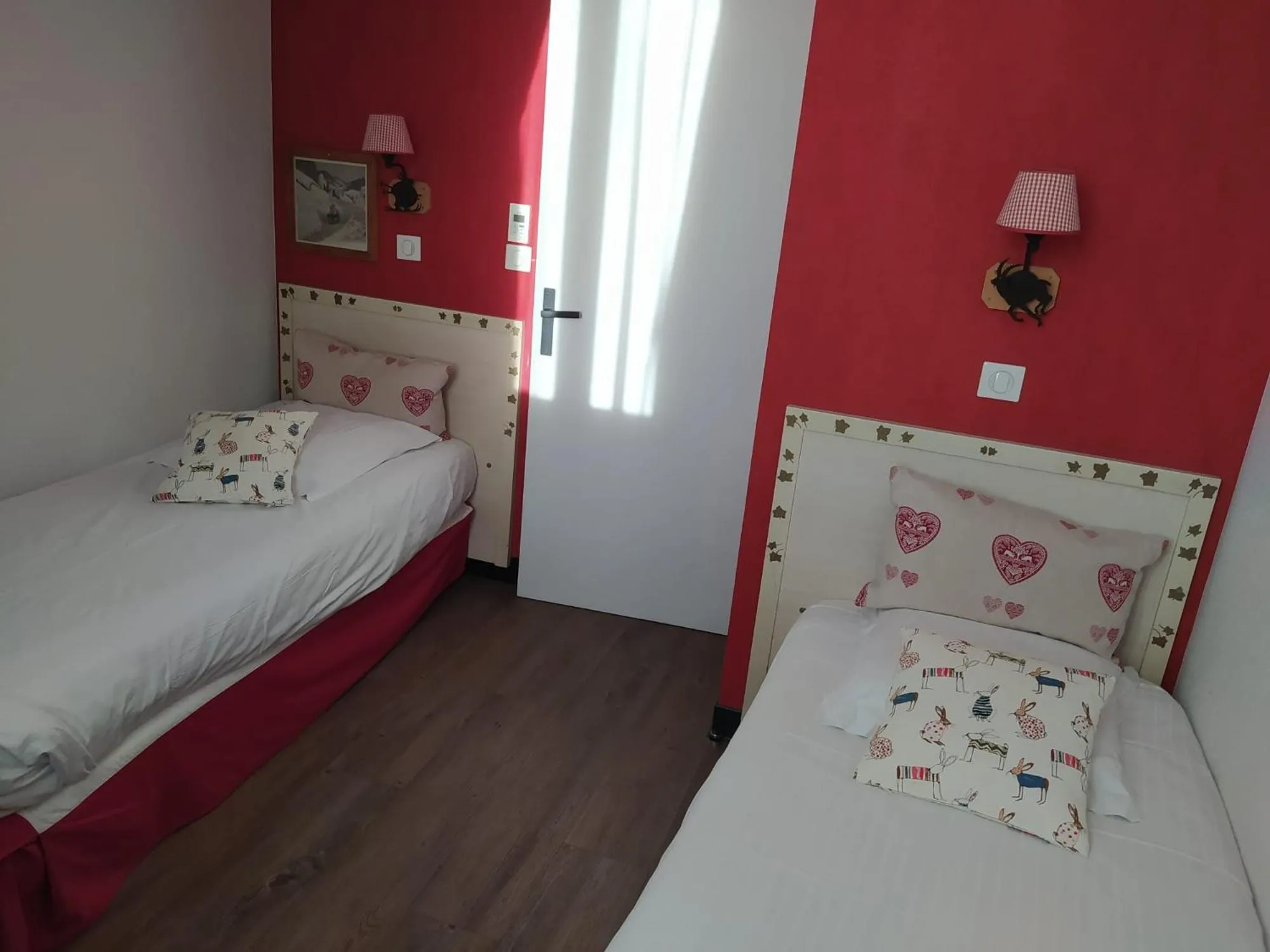 Bedroom, Bed in Hôtel des Princes, Chambéry Centre