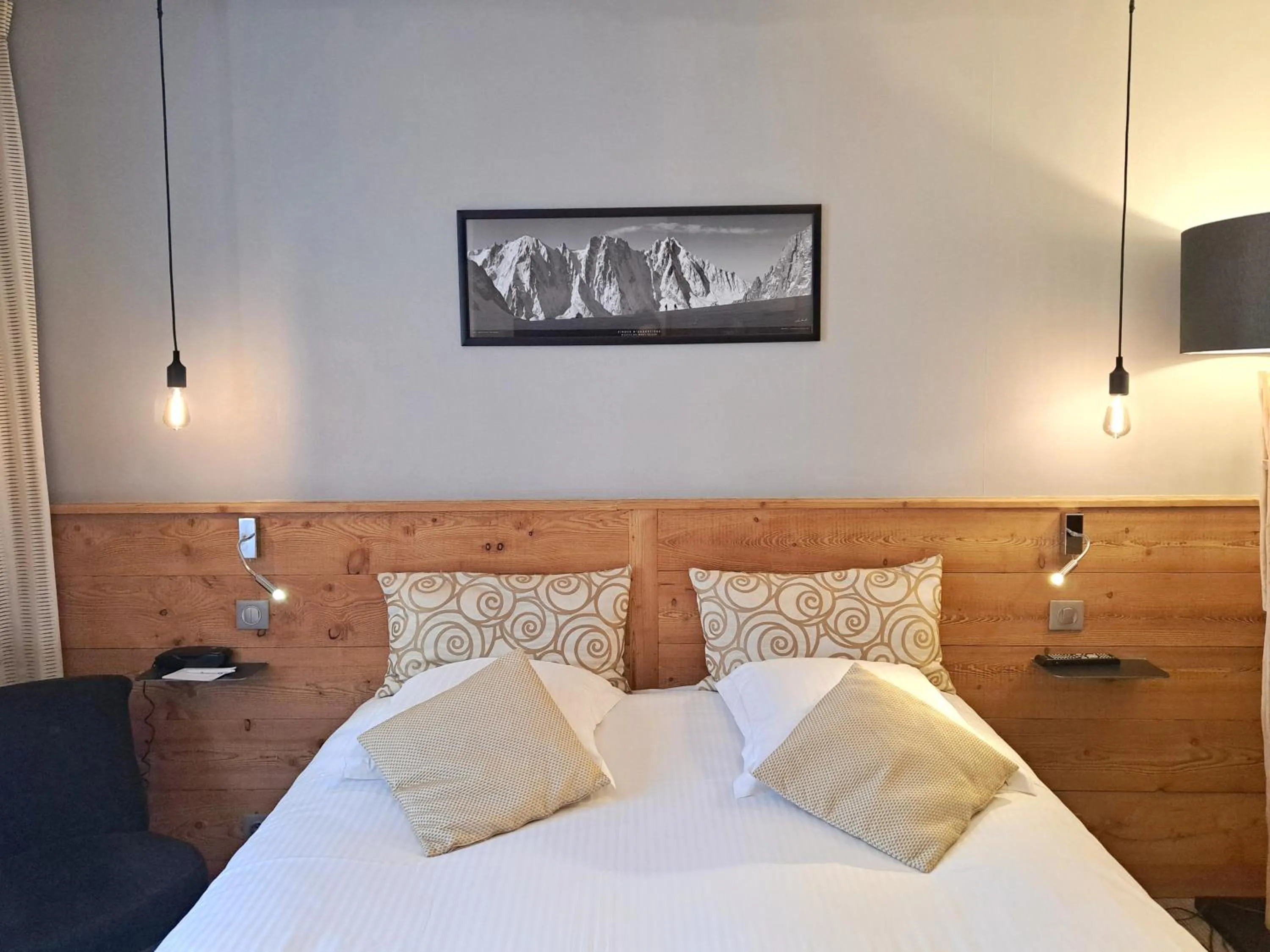 Bed in Hôtel des Princes, Chambéry Centre