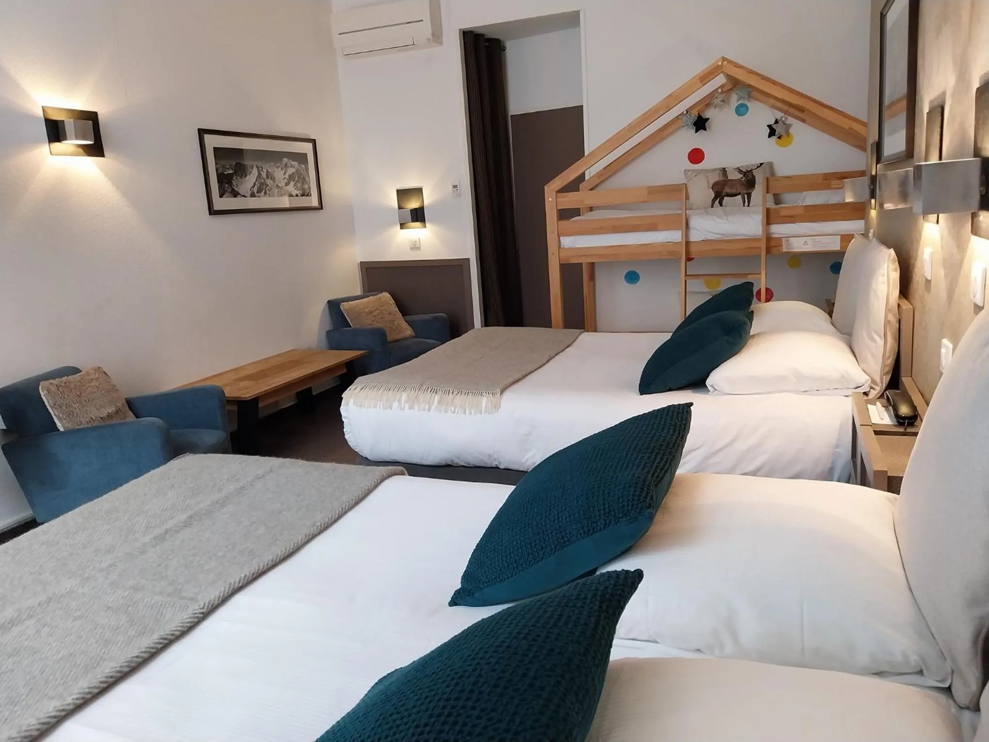 Bed in Hôtel des Princes, Chambéry Centre