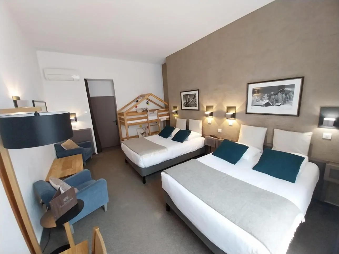 Bed in Hôtel des Princes, Chambéry Centre