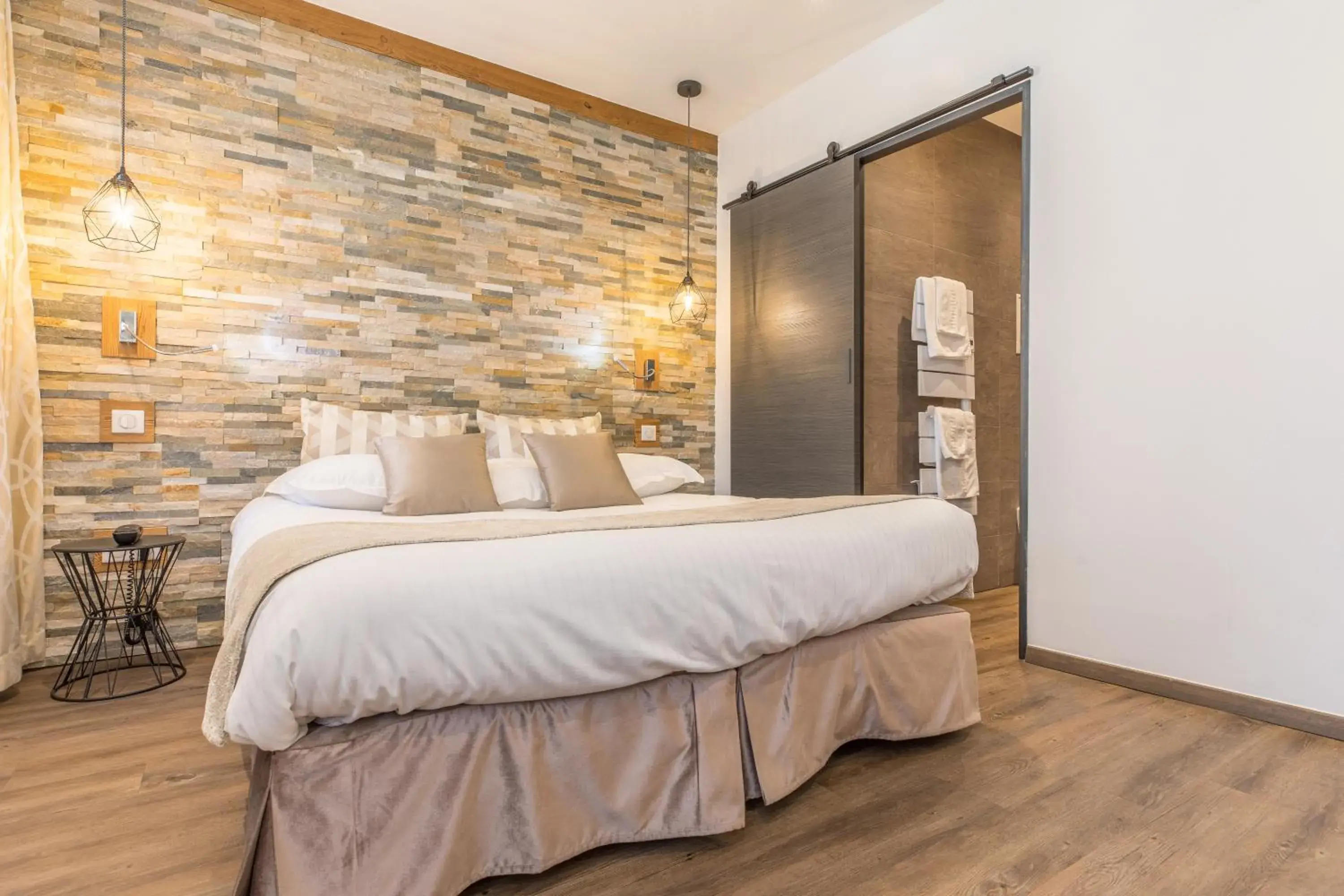 Photo of the whole room, Bed in Hôtel des Princes, Chambéry Centre Photo of the whole room, Bed in Hôtel des Princes, Chambéry Centre