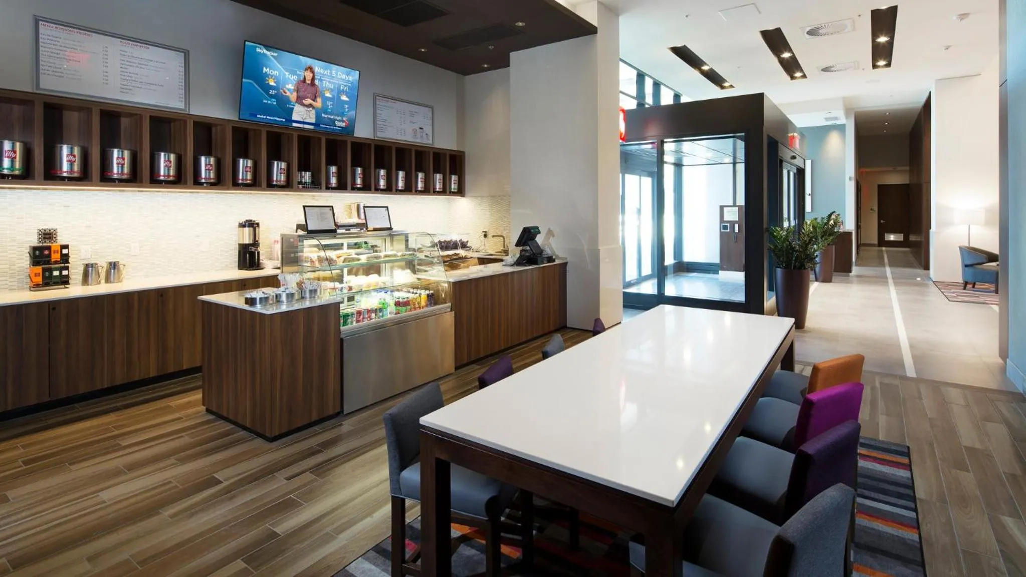 Restaurant/places to eat in Holiday Inn Hotel & Suites - Montreal Centre-ville Ouest by IHG